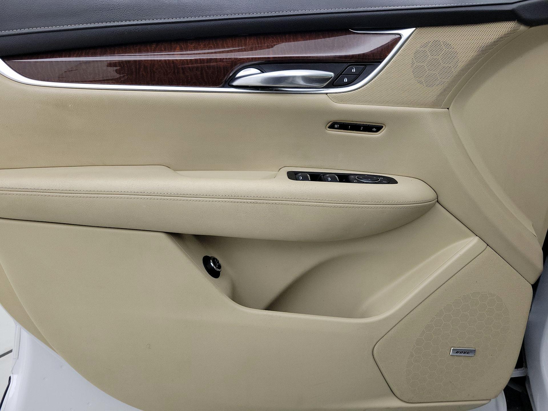 Thumbnail: 2017 Cadillac XT5 - 12