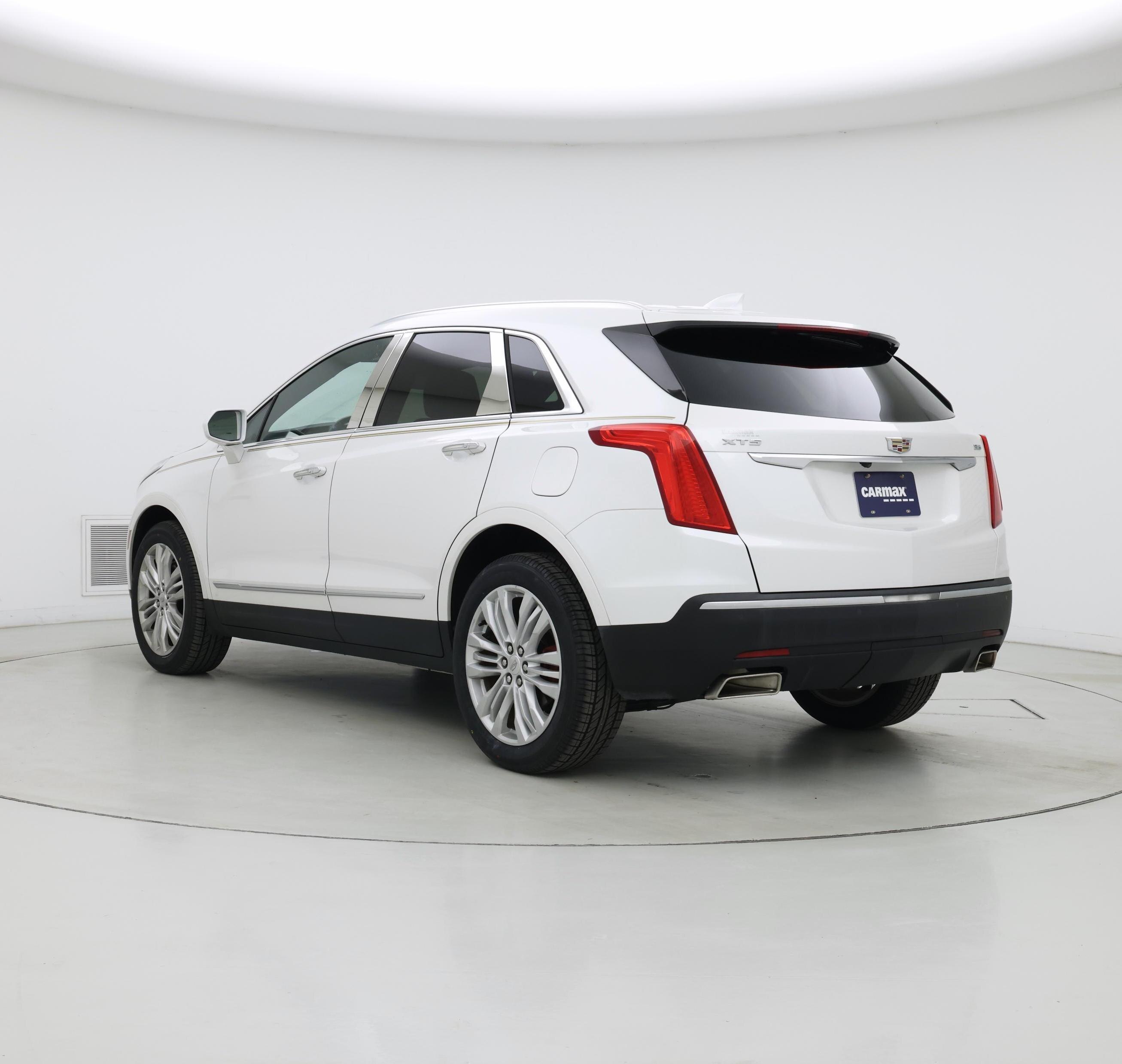 Thumbnail: 2017 Cadillac XT5 - 2