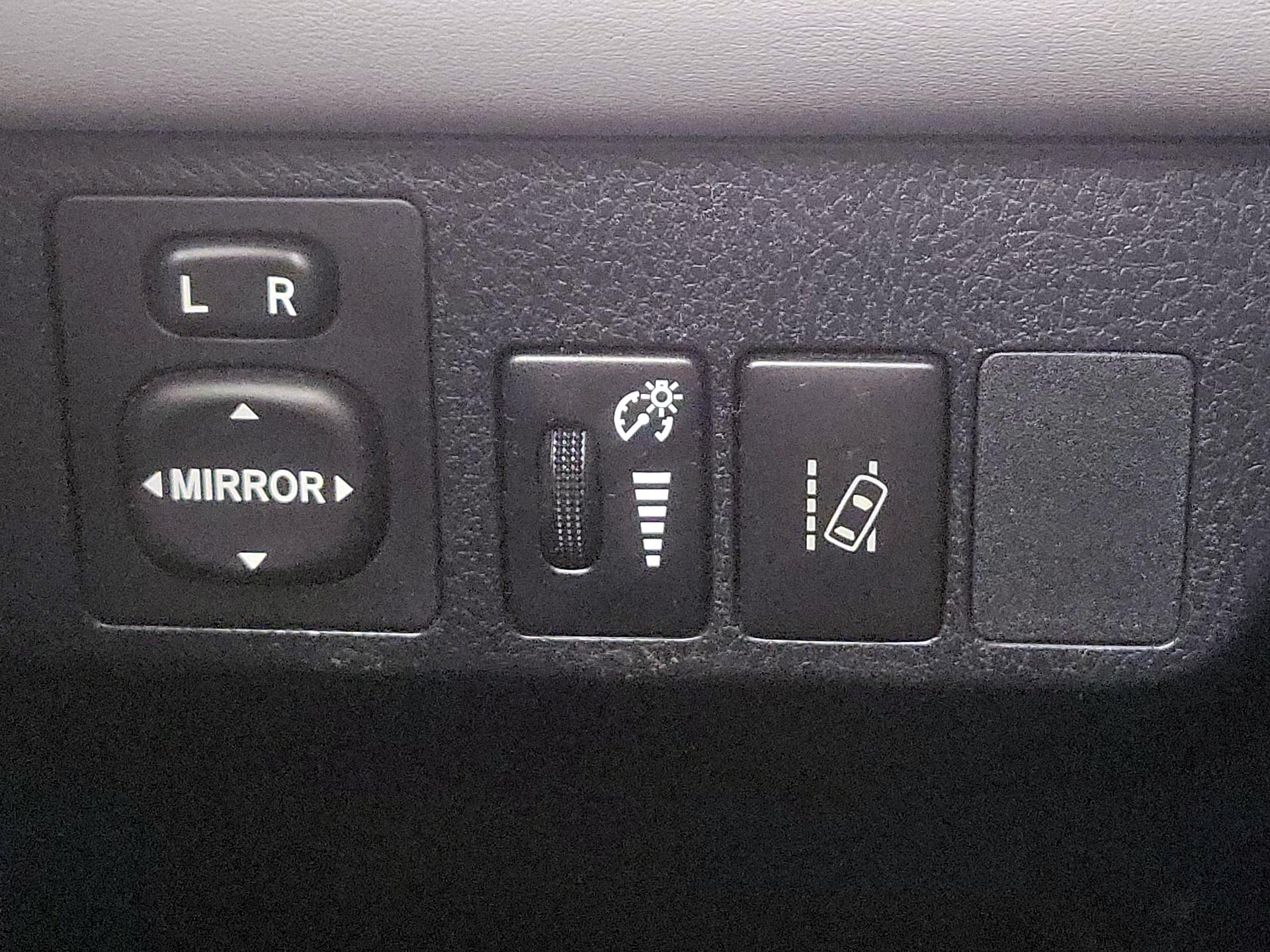 Thumbnail: 2018 Toyota RAV4 - 13