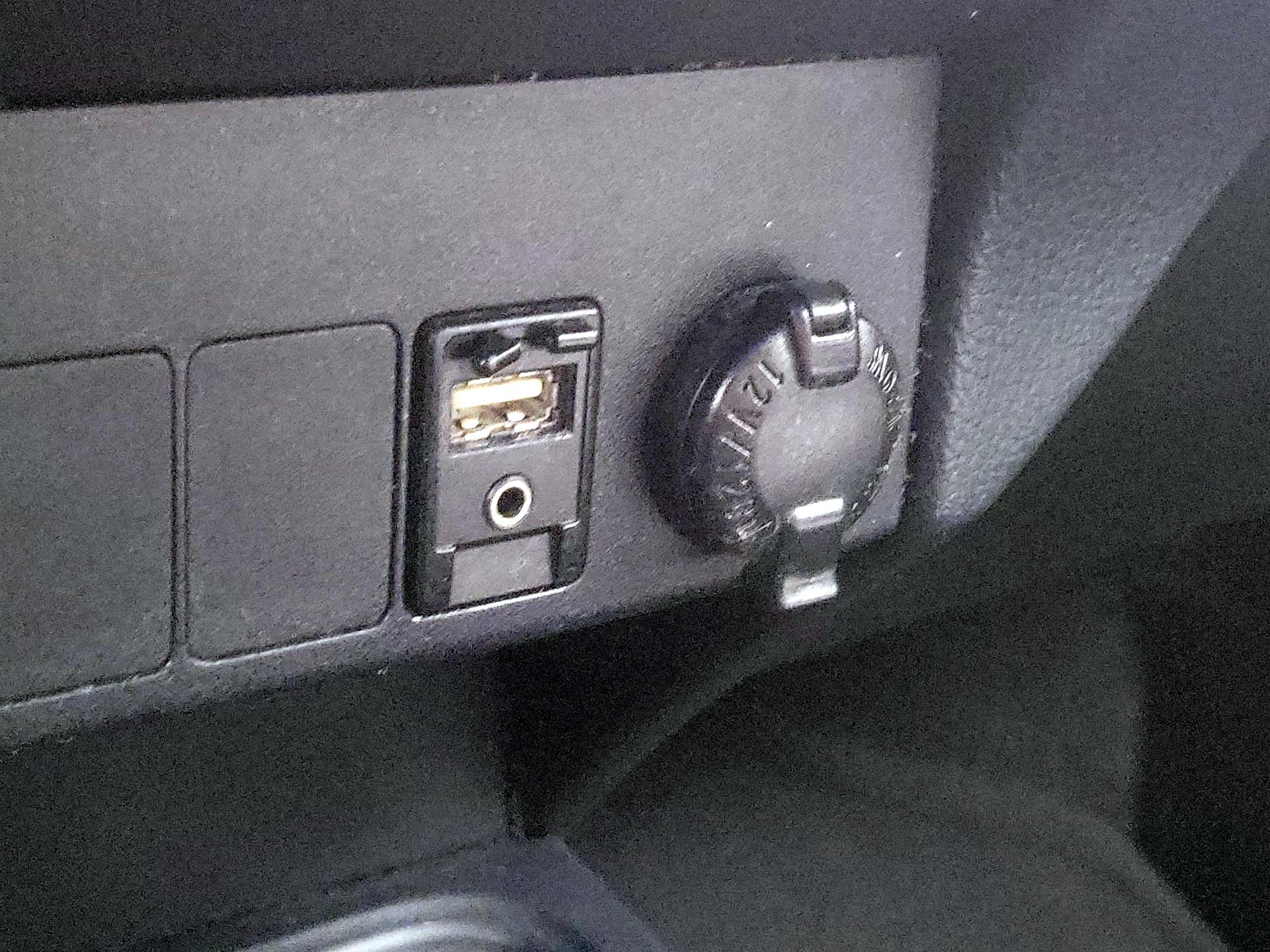 Thumbnail: 2018 Toyota RAV4 - 18