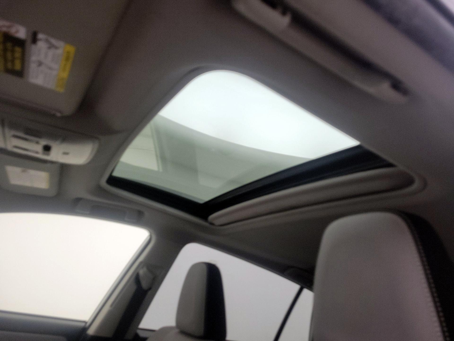 Thumbnail: 2018 Toyota RAV4 - 19