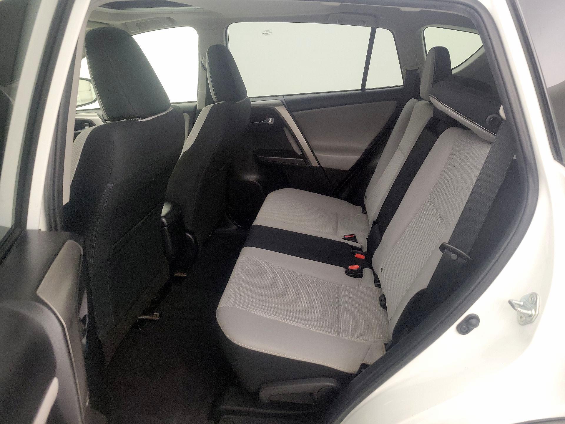 Thumbnail: 2018 Toyota RAV4 - 20