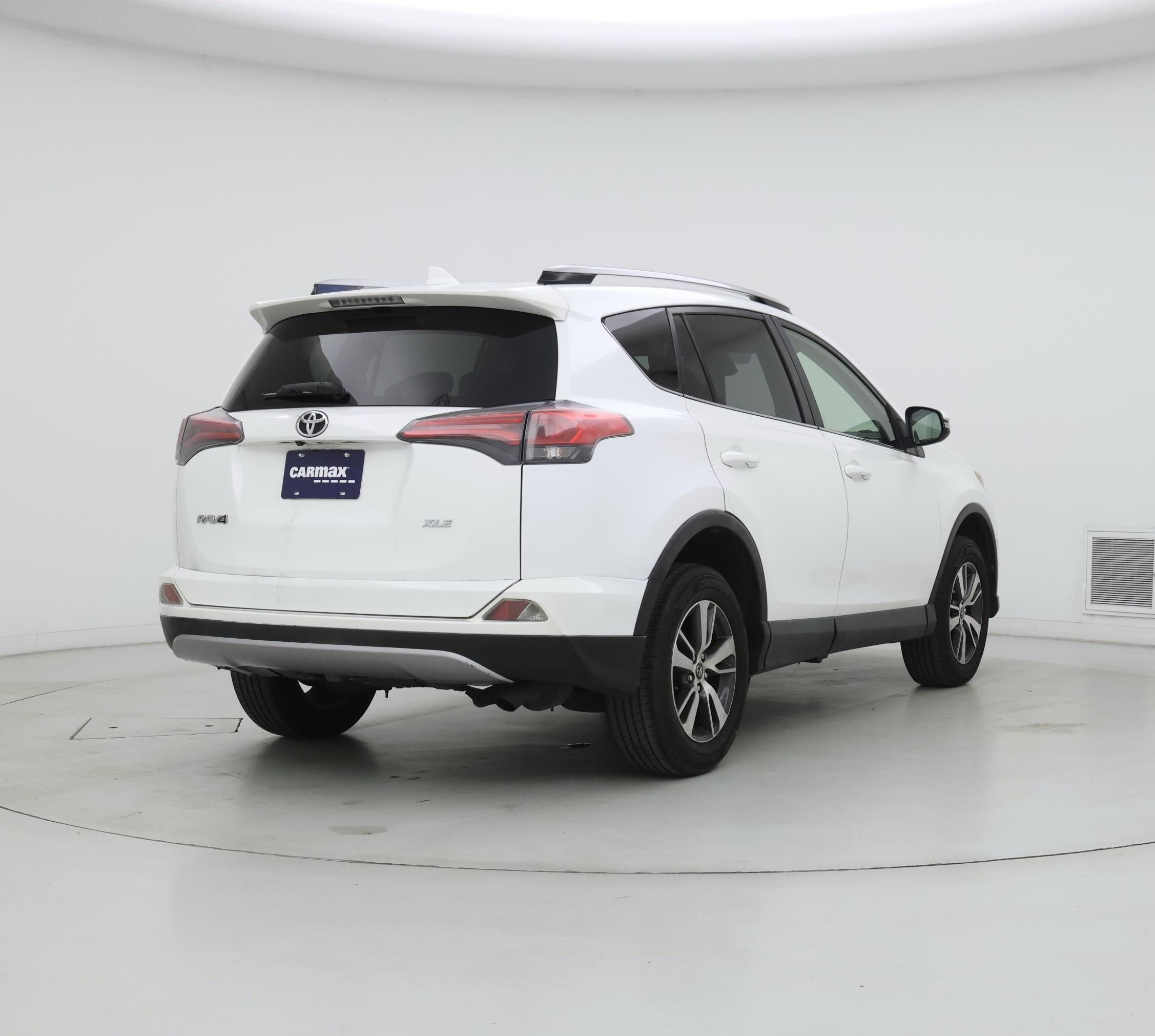 Thumbnail: 2018 Toyota RAV4 - 8