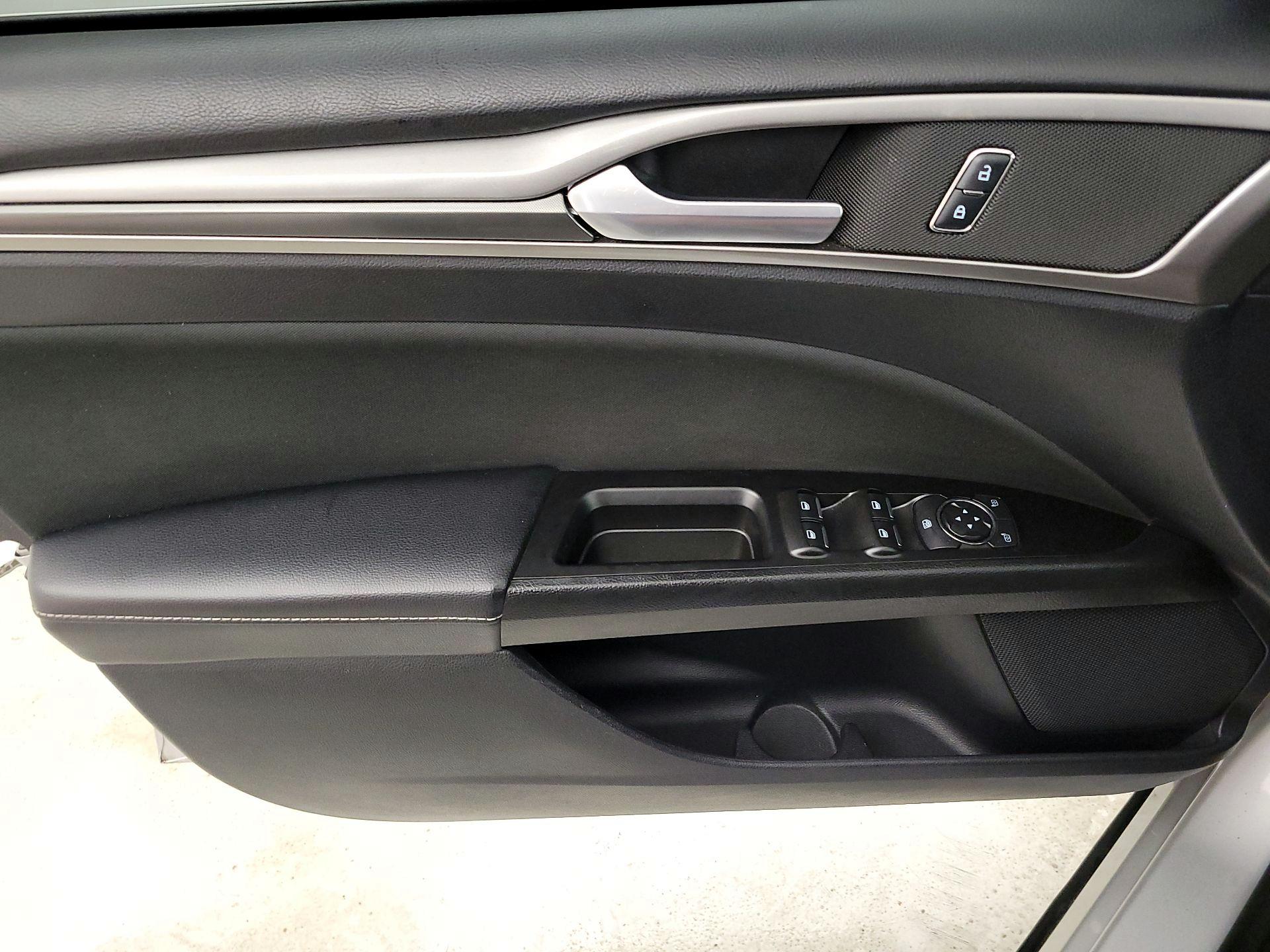 Thumbnail: 2017 Ford Fusion - 12