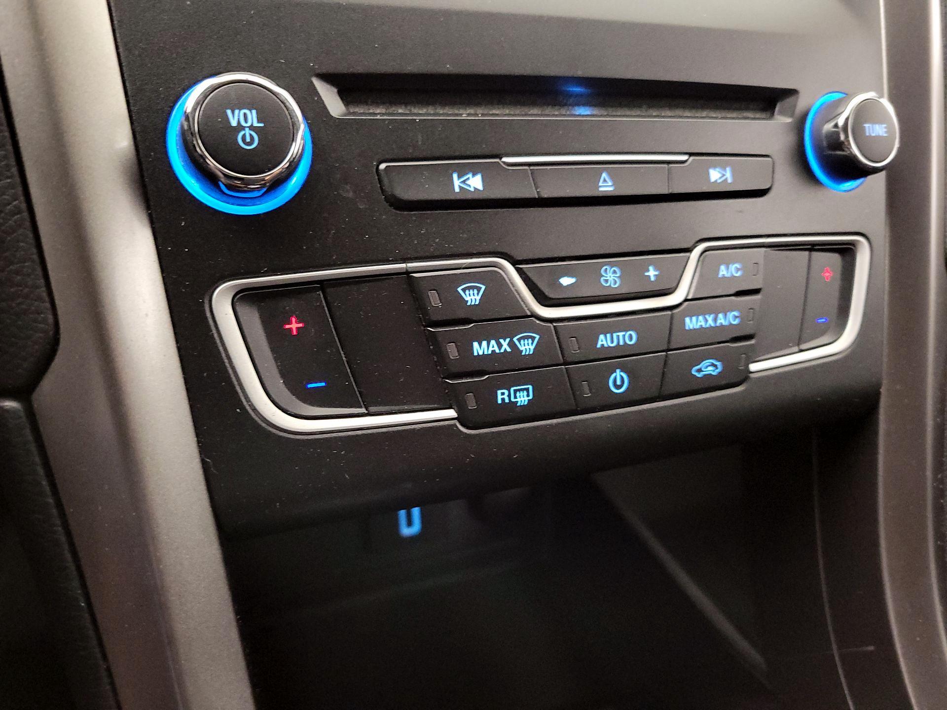 Thumbnail: 2017 Ford Fusion - 17