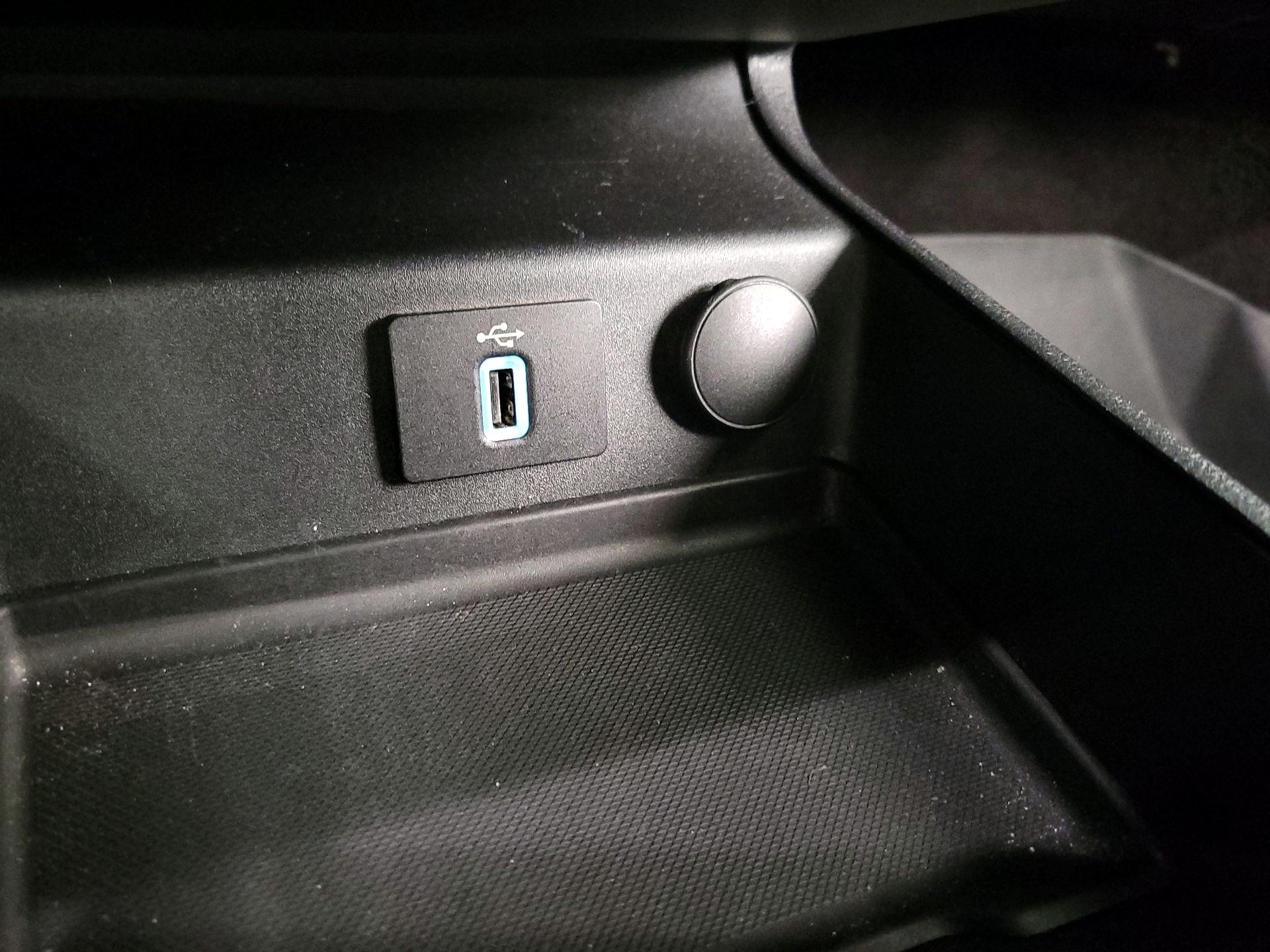 Thumbnail: 2017 Ford Fusion - 19