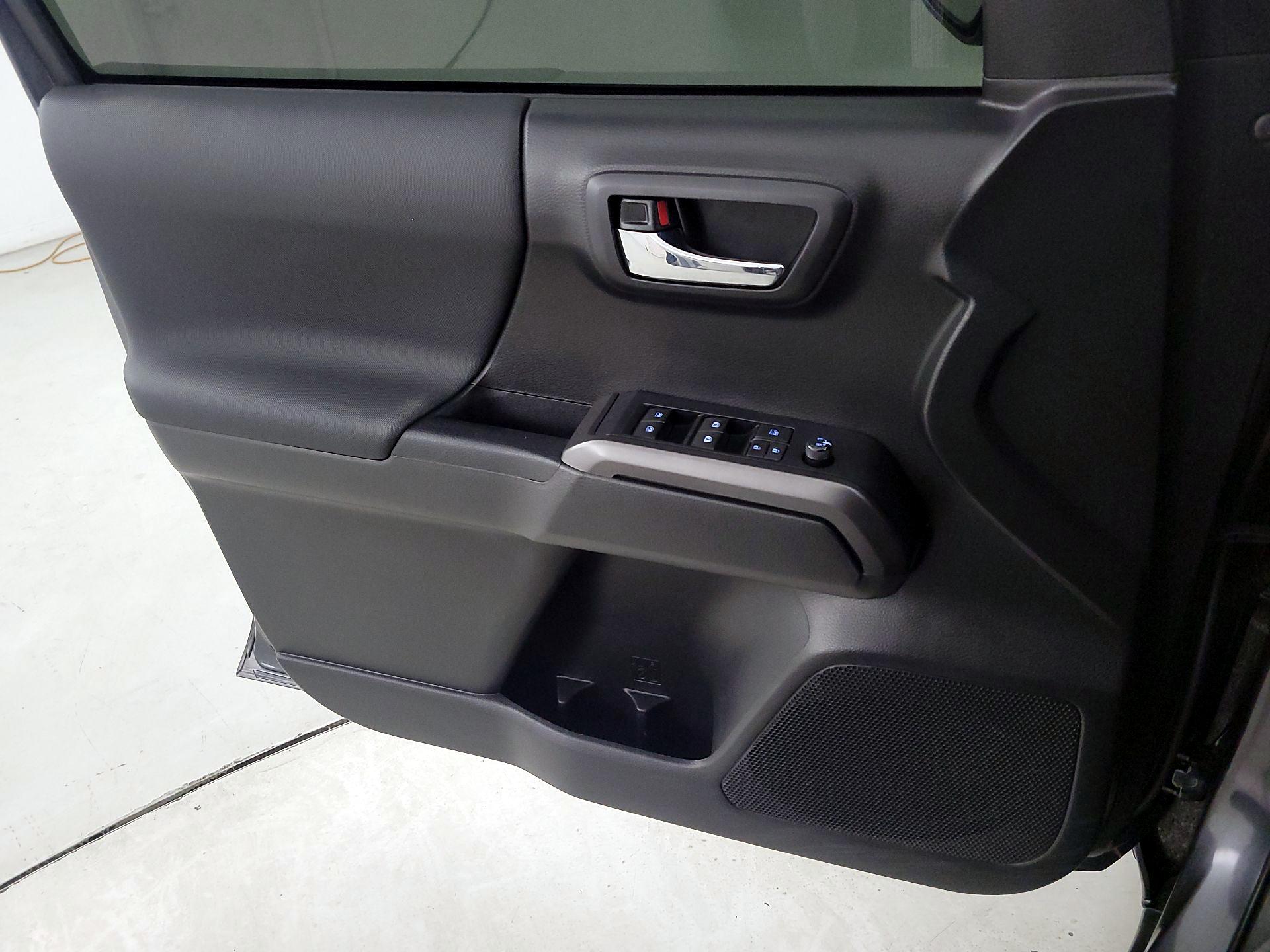 Thumbnail: 2022 Toyota Tacoma - 12