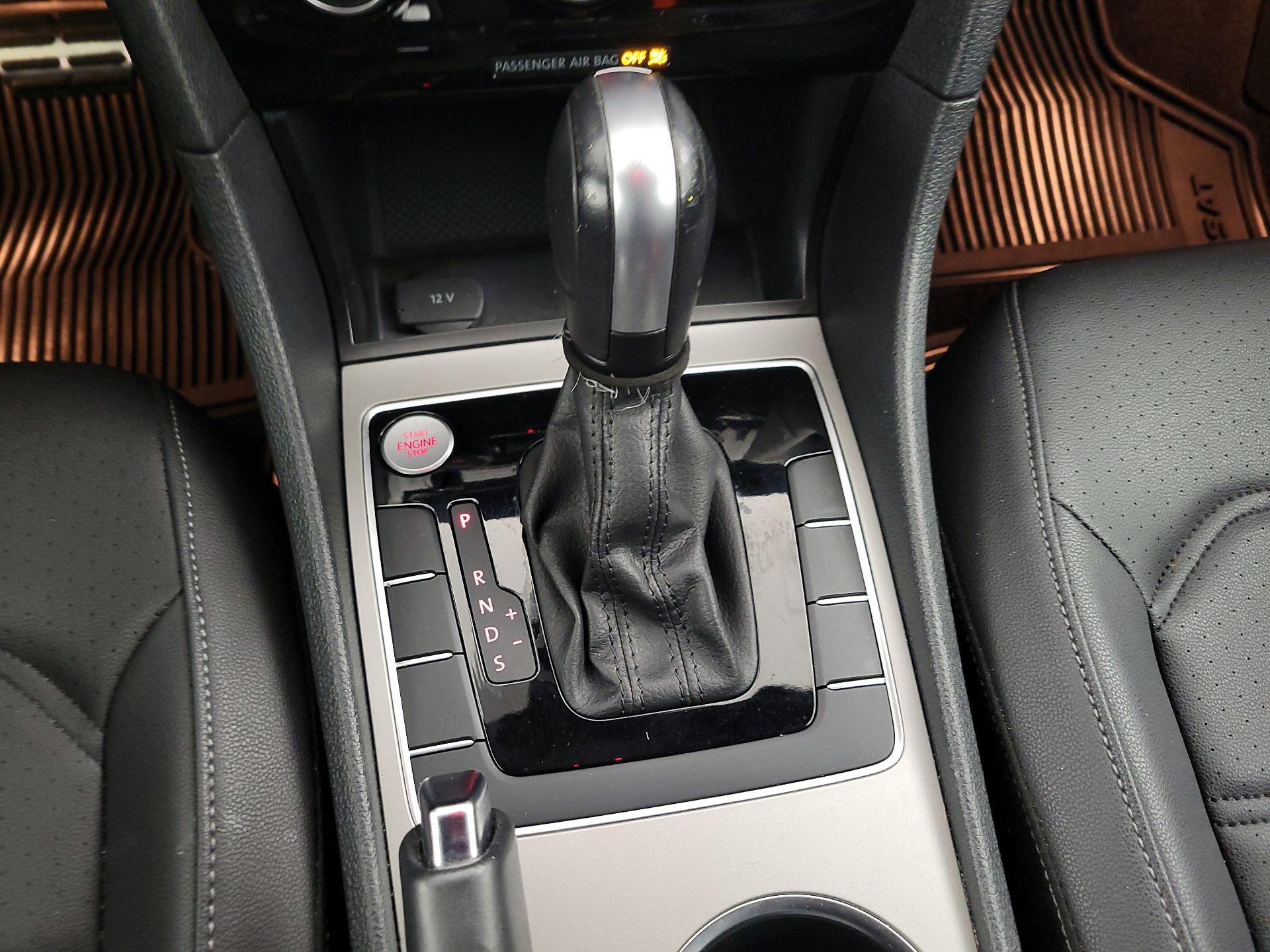 Thumbnail: 2022 Volkswagen Passat - 17