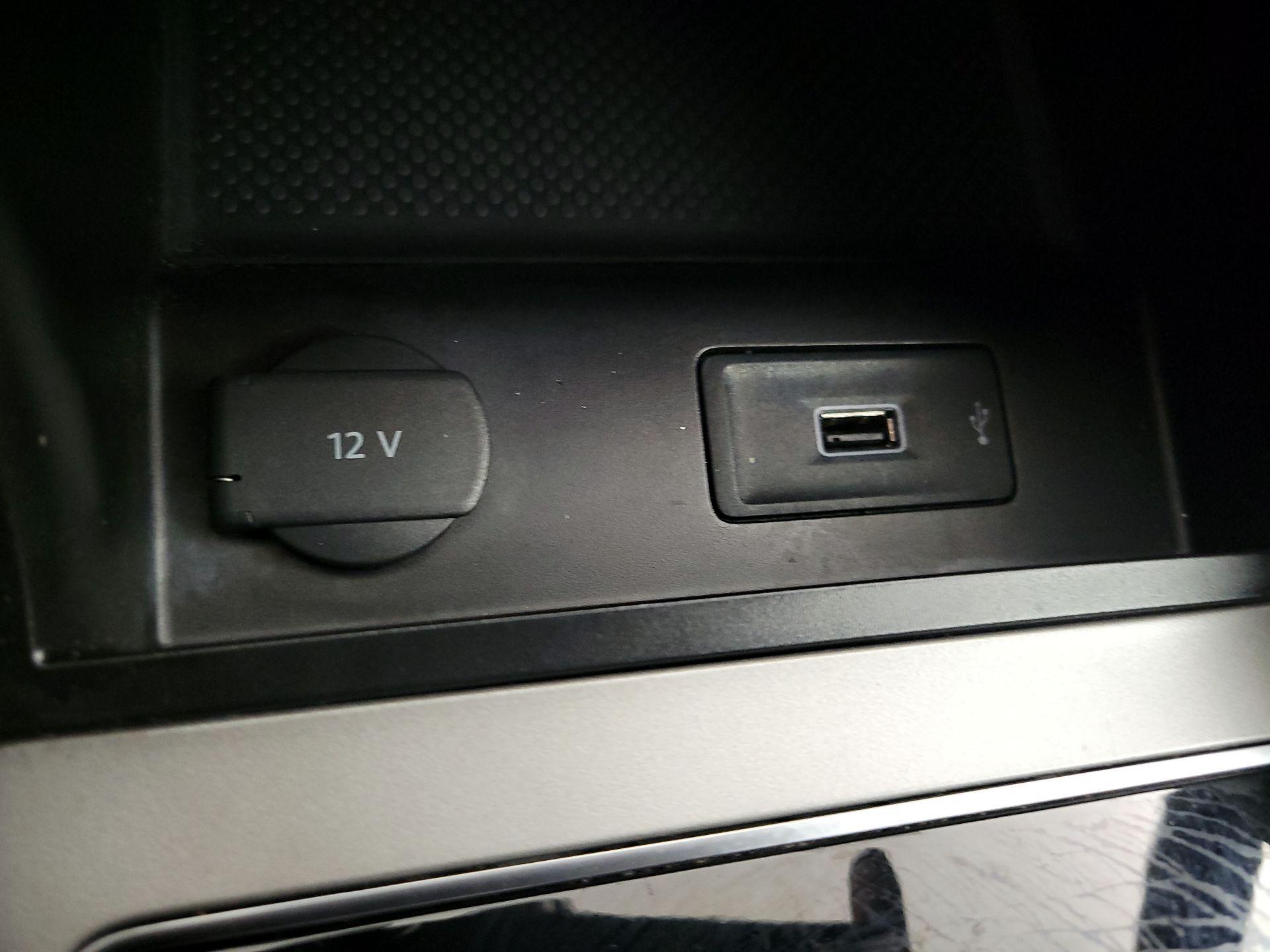 Thumbnail: 2022 Volkswagen Passat - 18