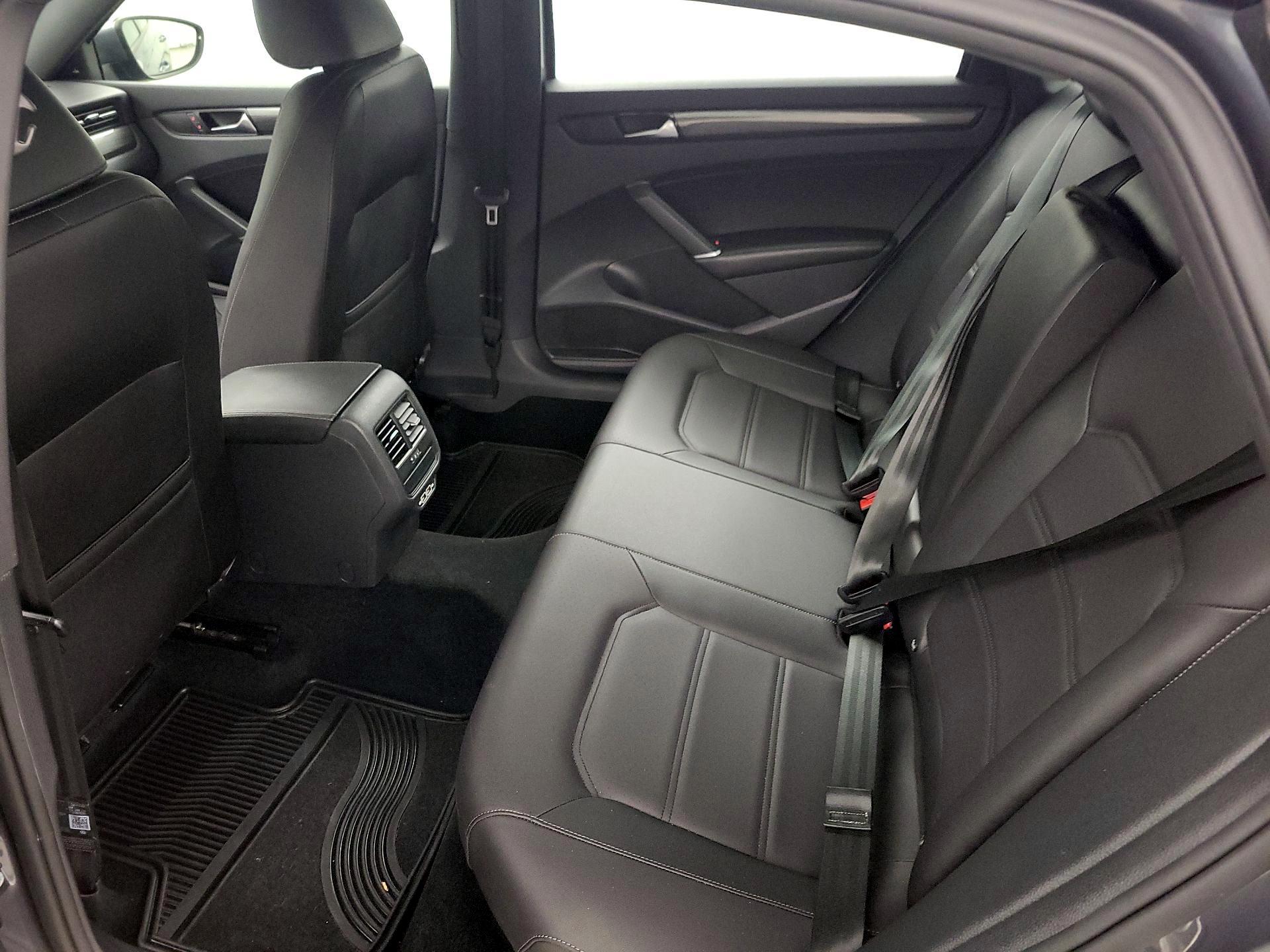 Thumbnail: 2022 Volkswagen Passat - 20