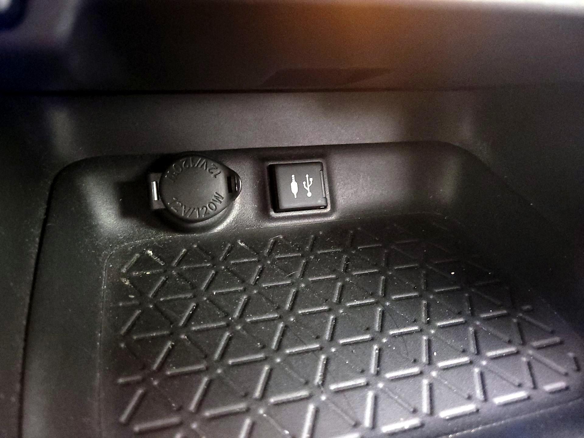 Thumbnail: 2019 Toyota RAV4 - 18