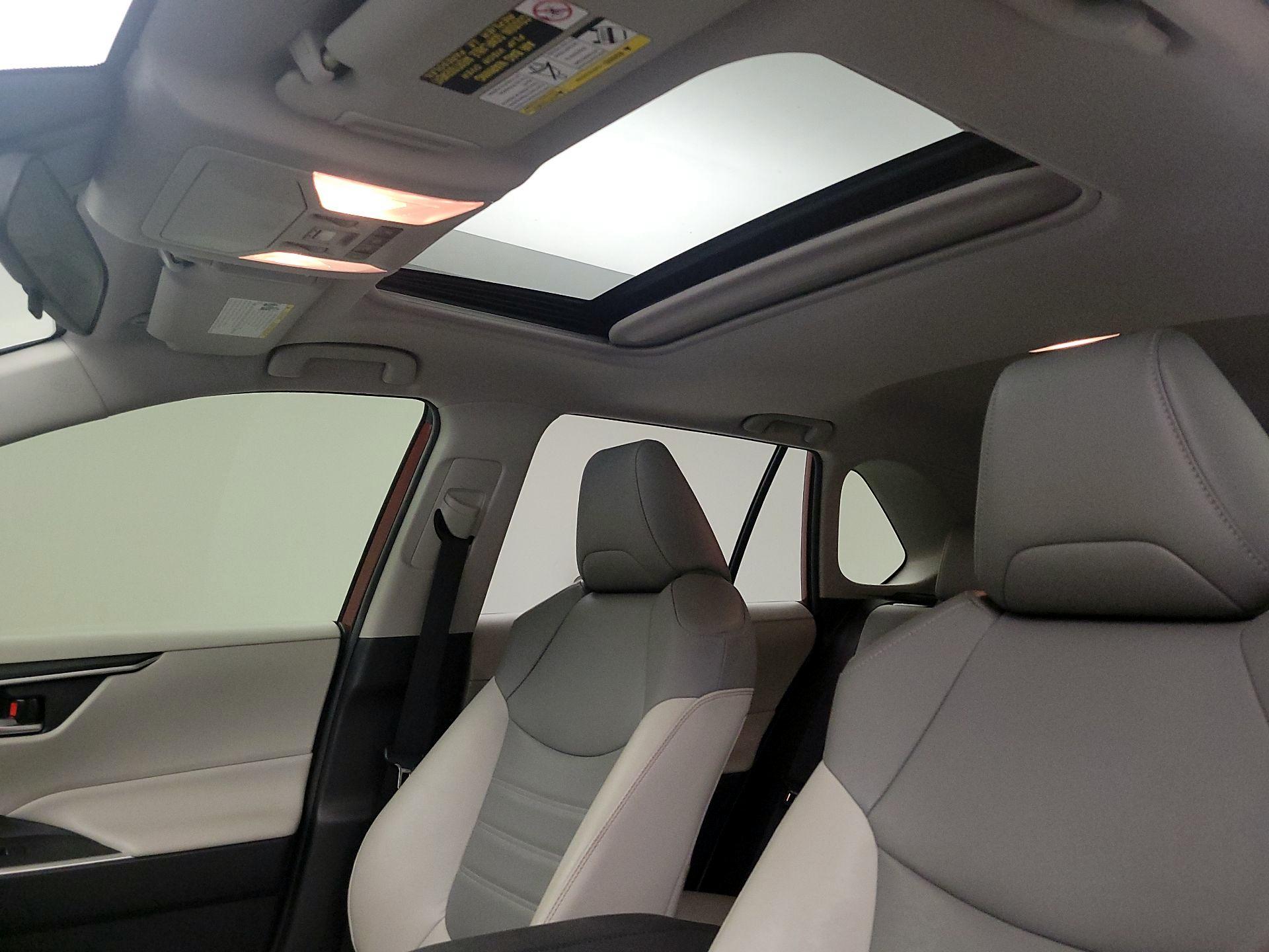 Thumbnail: 2019 Toyota RAV4 - 19