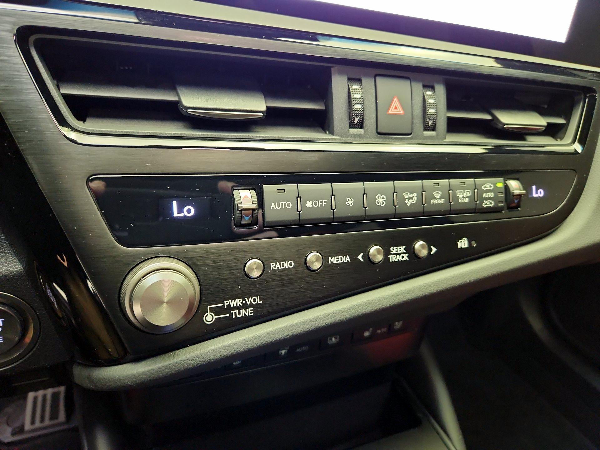 Thumbnail: 2024 Lexus ES - 17