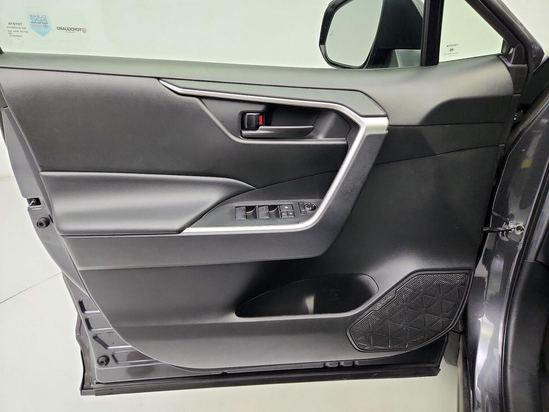 Thumbnail: 2022 Toyota RAV4 - 12