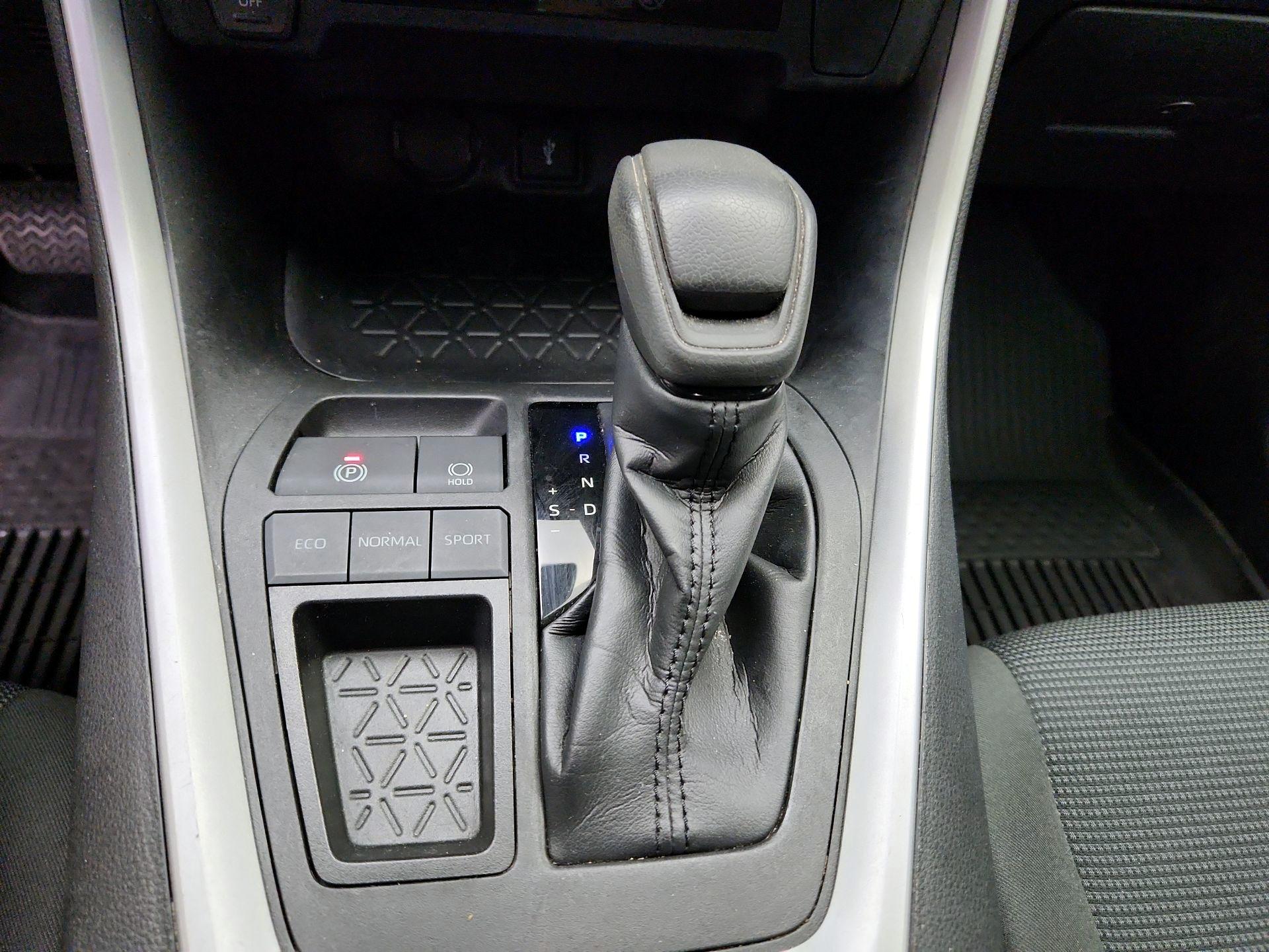 Thumbnail: 2022 Toyota RAV4 - 17