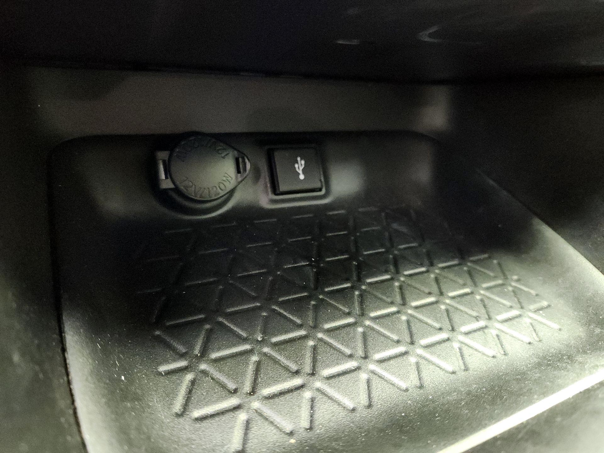 Thumbnail: 2022 Toyota RAV4 - 18