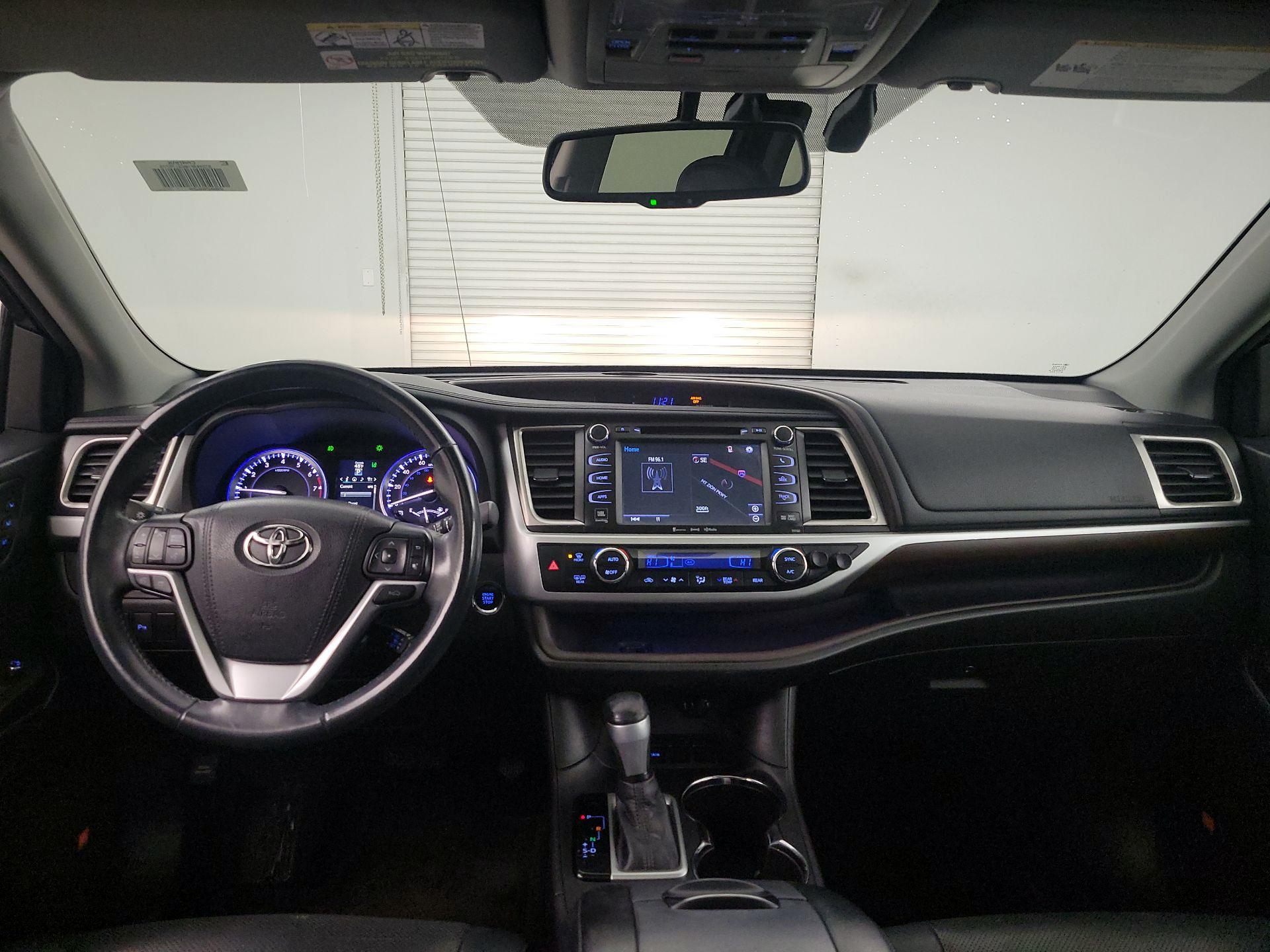 Thumbnail: 2016 Toyota Highlander - 9