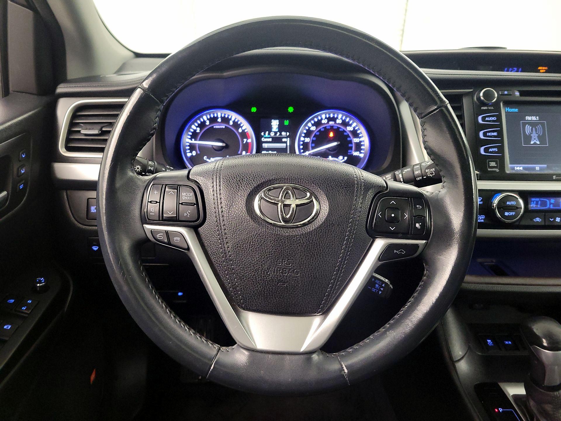 Thumbnail: 2016 Toyota Highlander - 10