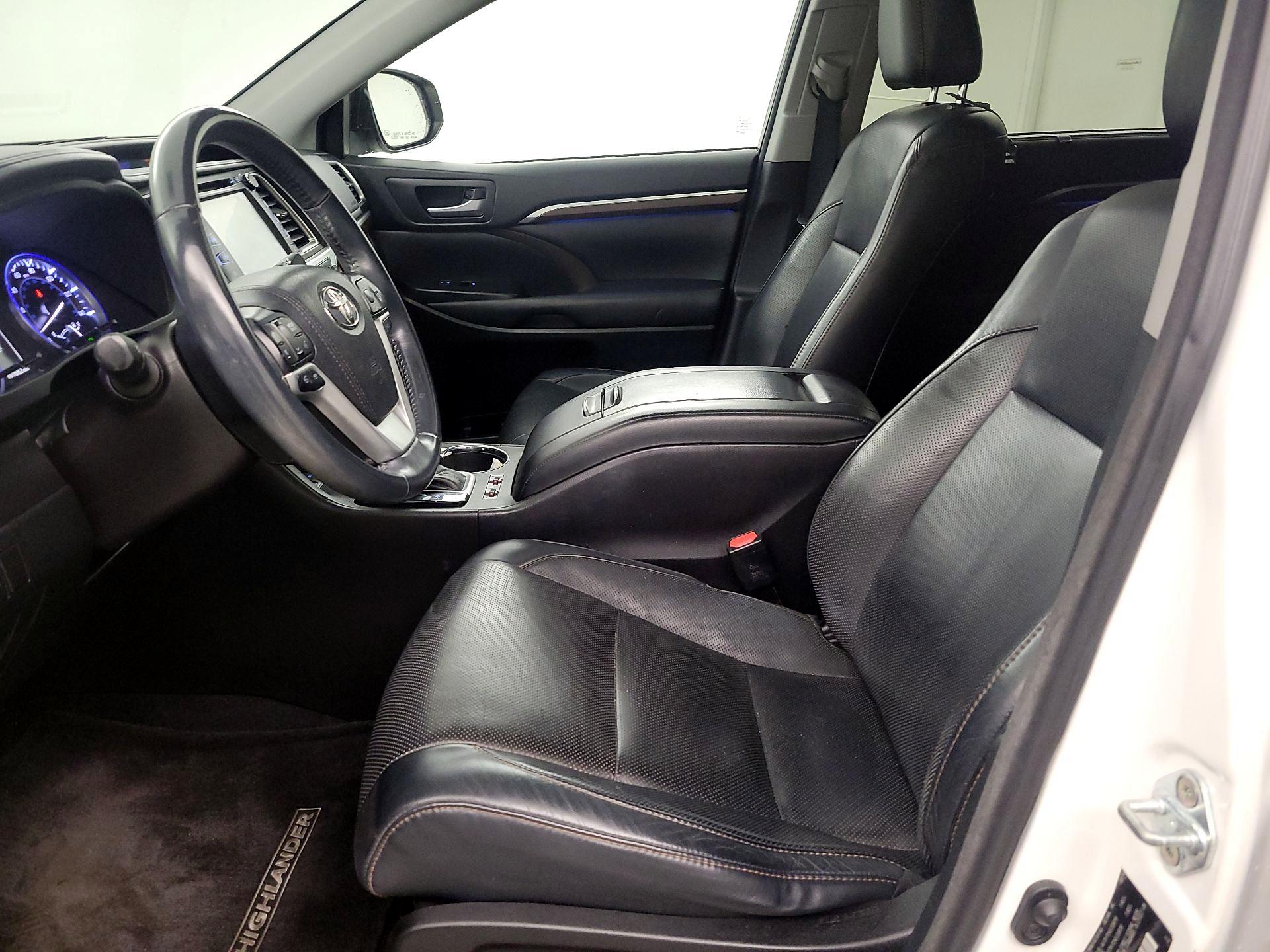 Thumbnail: 2016 Toyota Highlander - 11