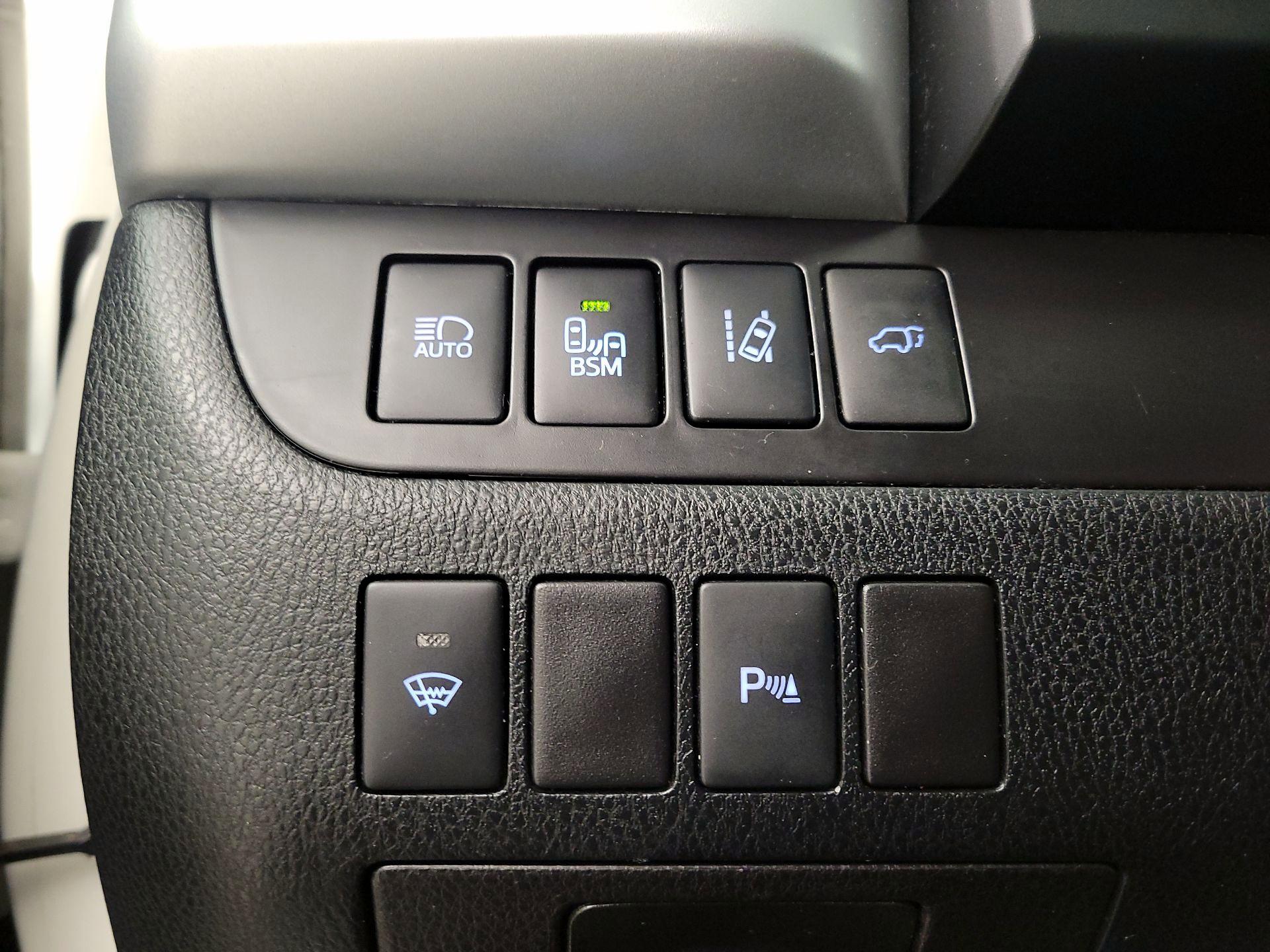 Thumbnail: 2016 Toyota Highlander - 13