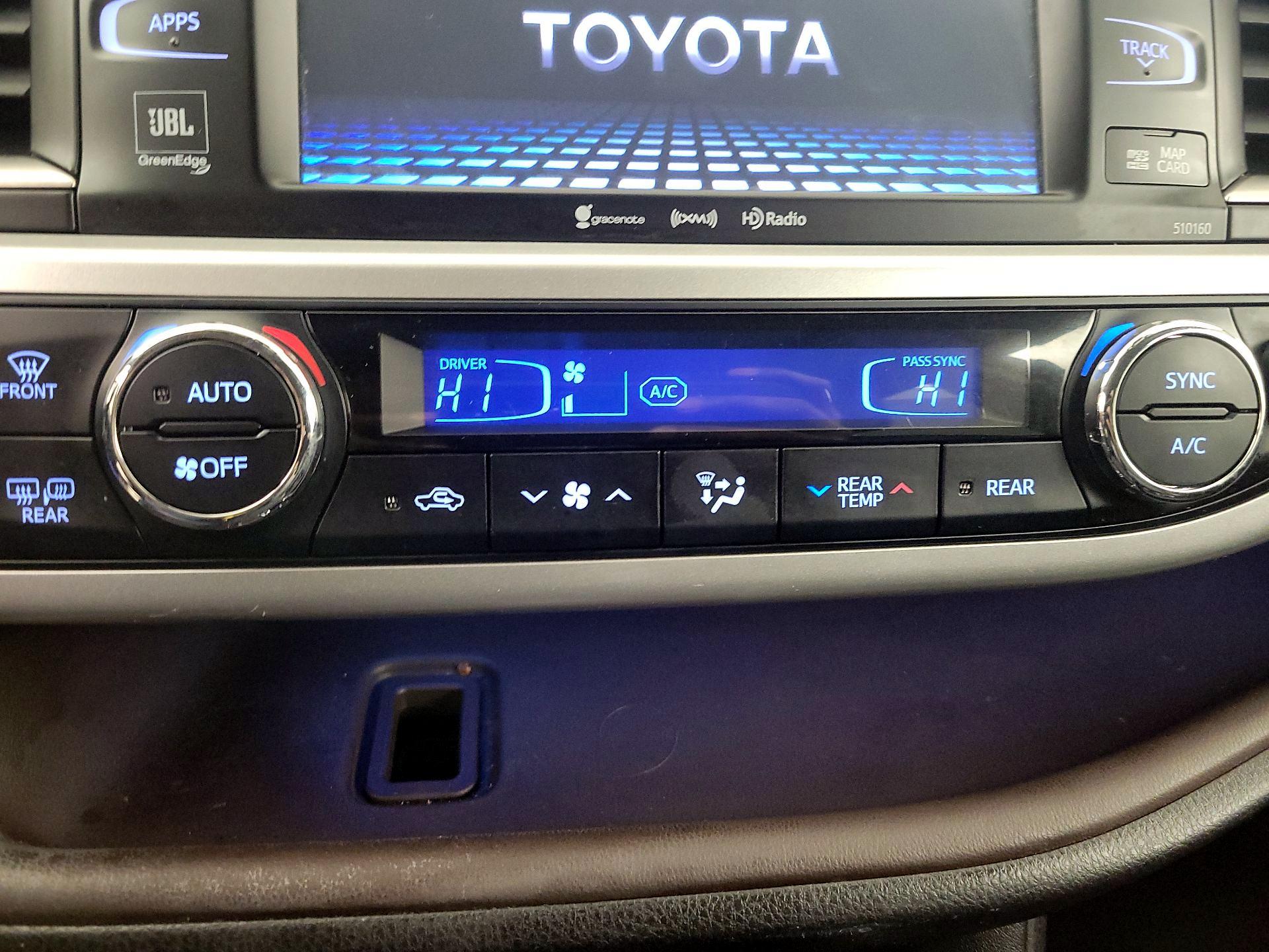 Thumbnail: 2016 Toyota Highlander - 16