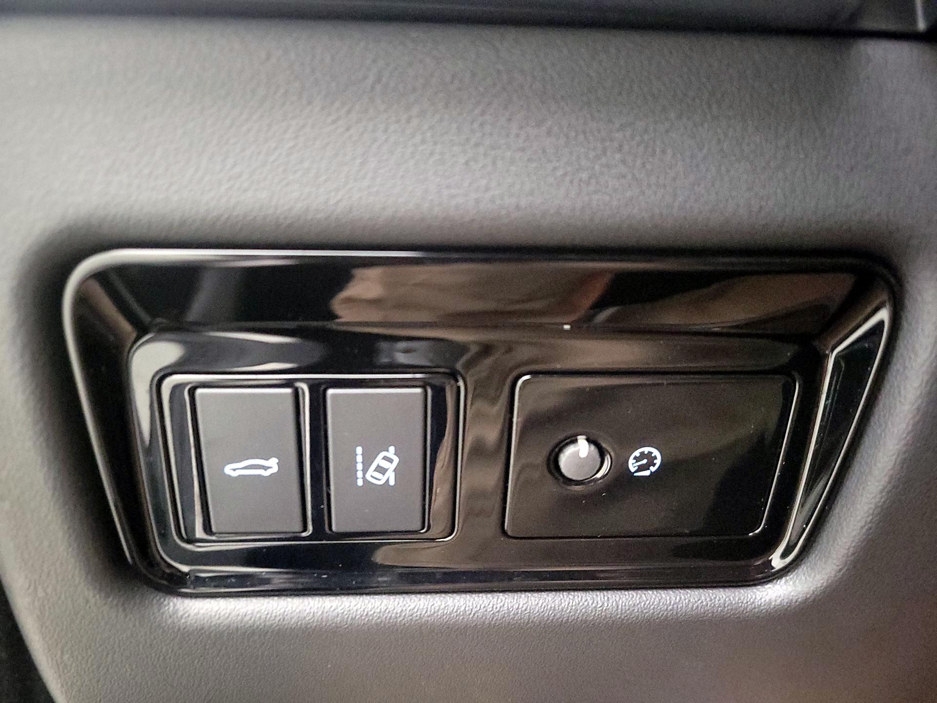 Thumbnail: 2019 Jaguar XE - 13