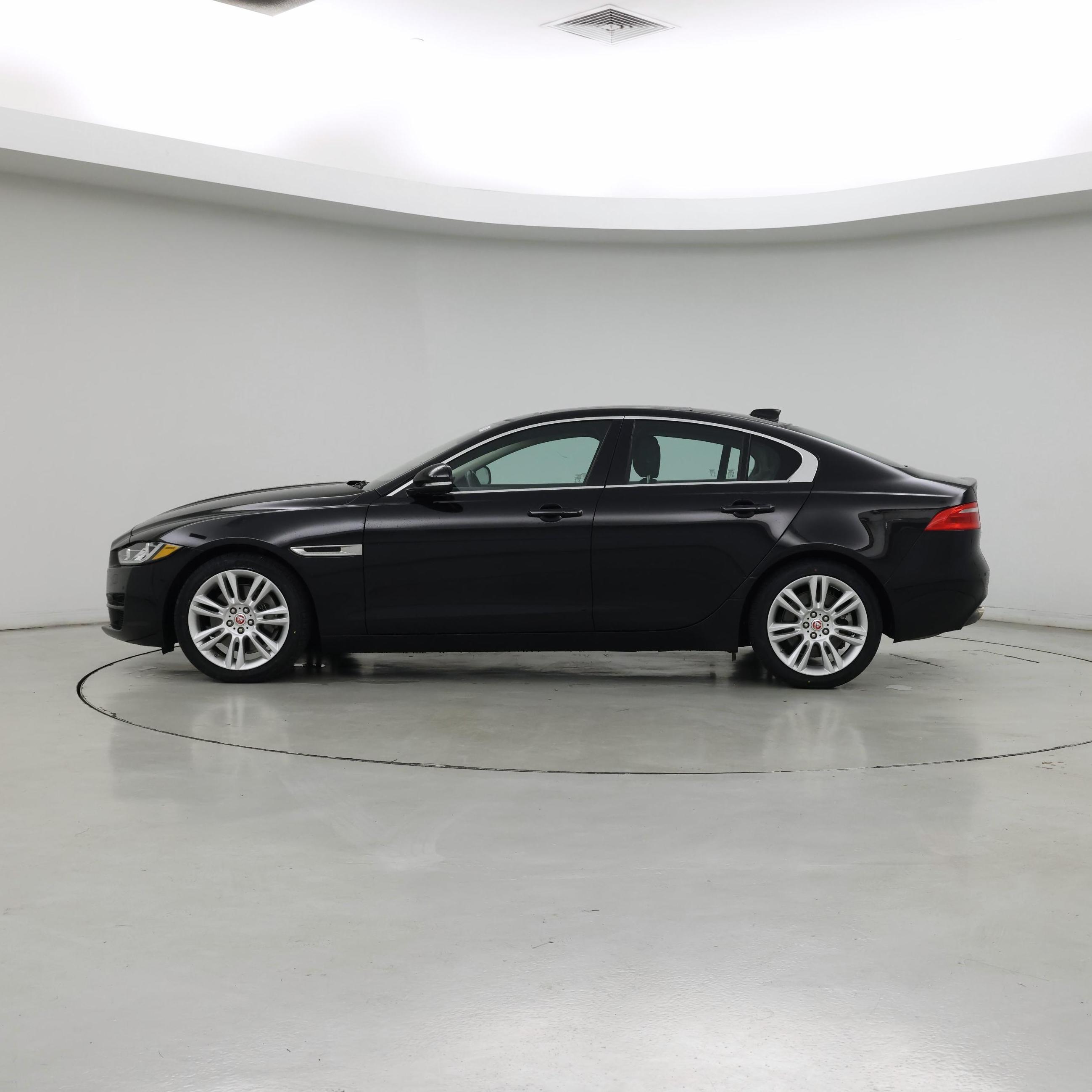 Thumbnail: 2019 Jaguar XE - 3