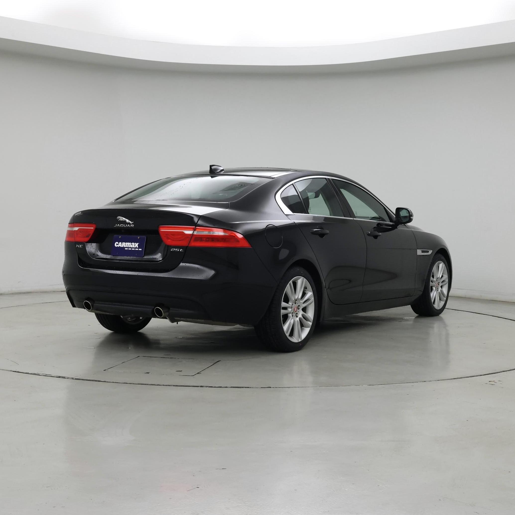 Thumbnail: 2019 Jaguar XE - 8
