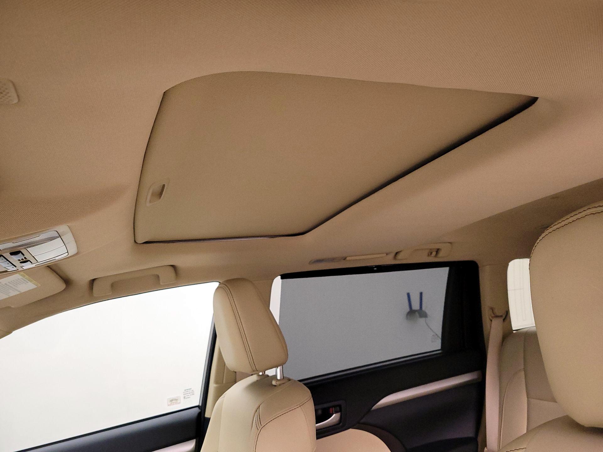 Thumbnail: 2018 Toyota Highlander - 20