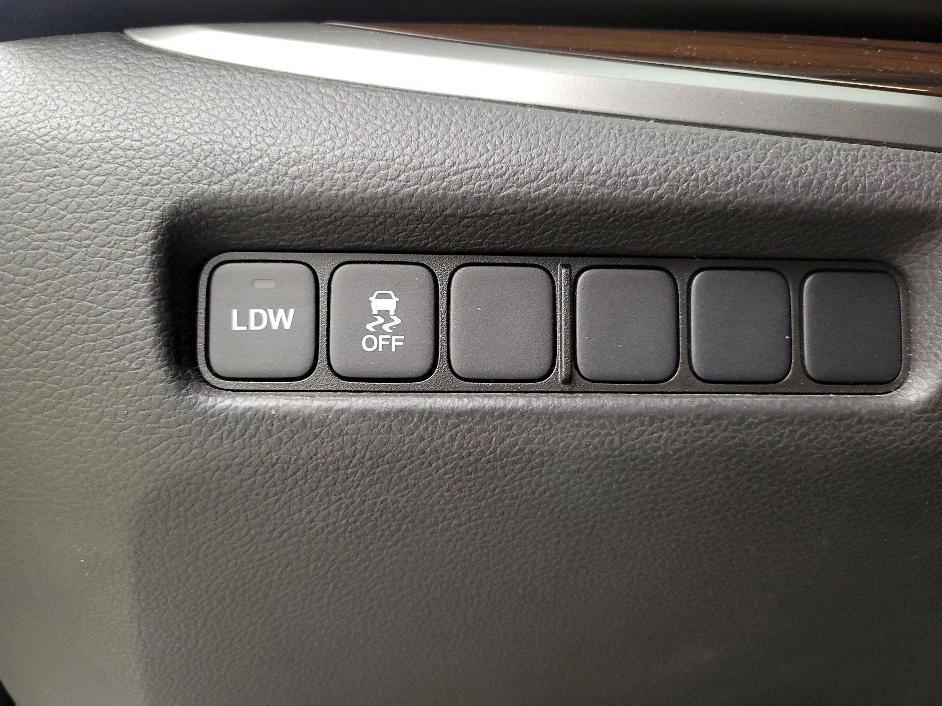 Thumbnail: 2014 Acura RLX - 13