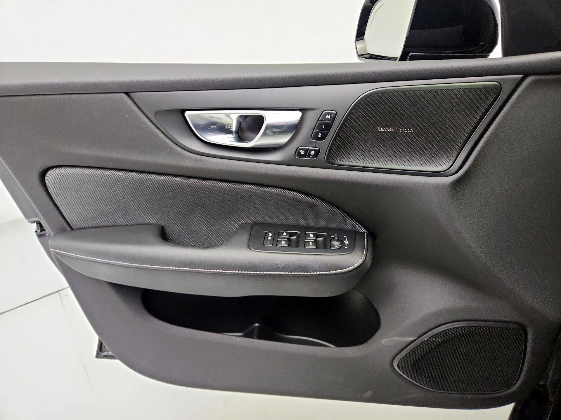 Thumbnail: 2022 Volvo S60 - 12