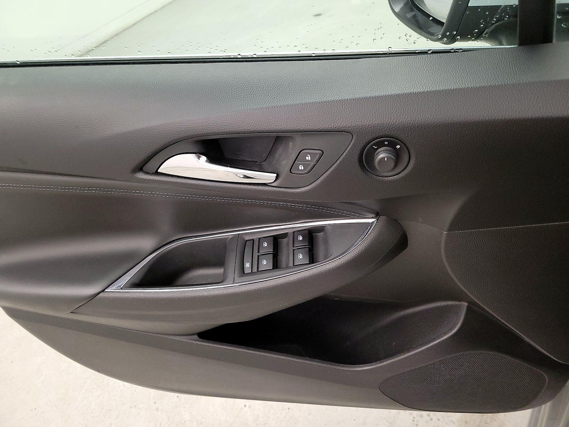 Thumbnail: 2018 Chevrolet Cruze - 12