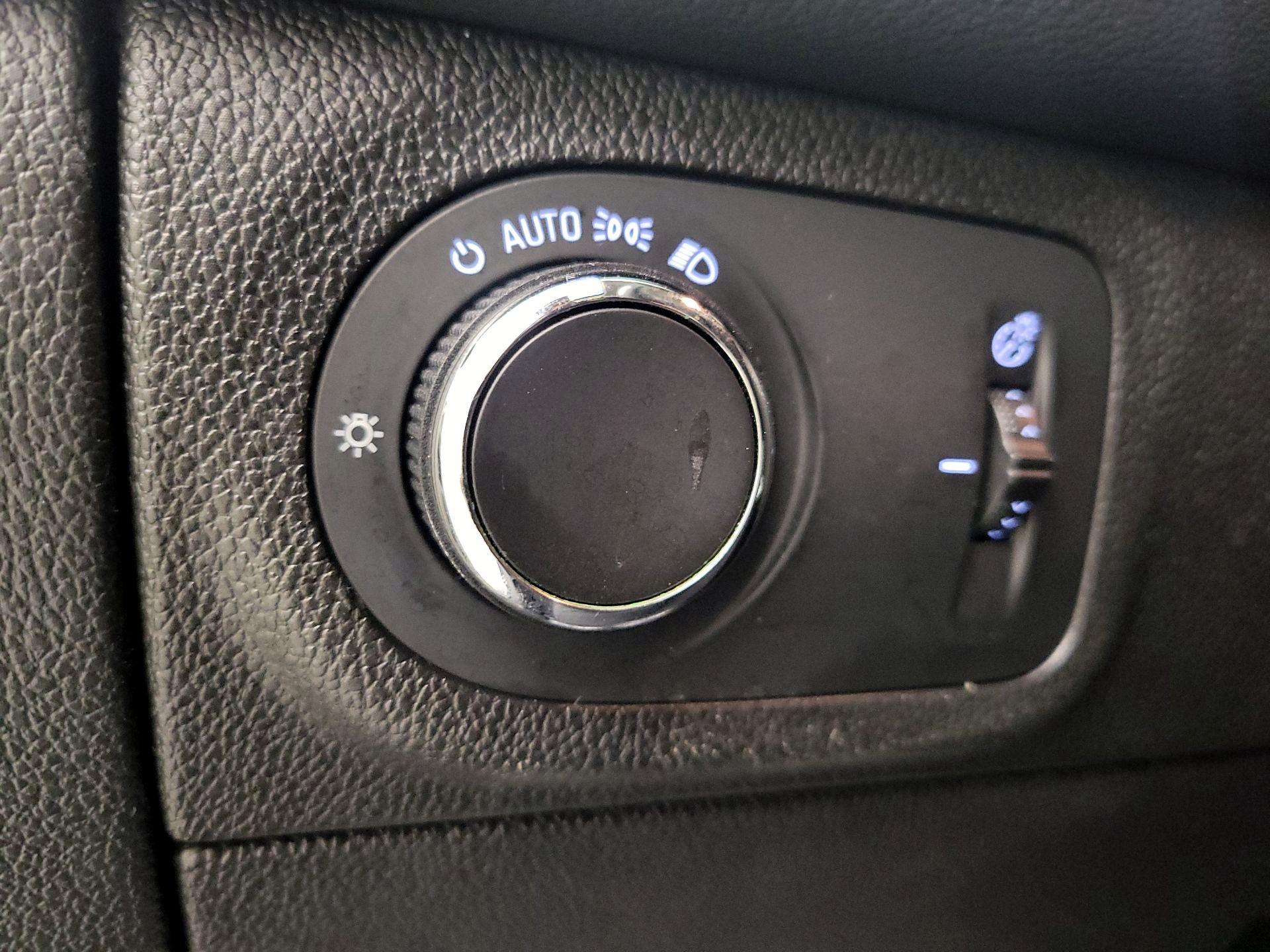 Thumbnail: 2018 Chevrolet Cruze - 13