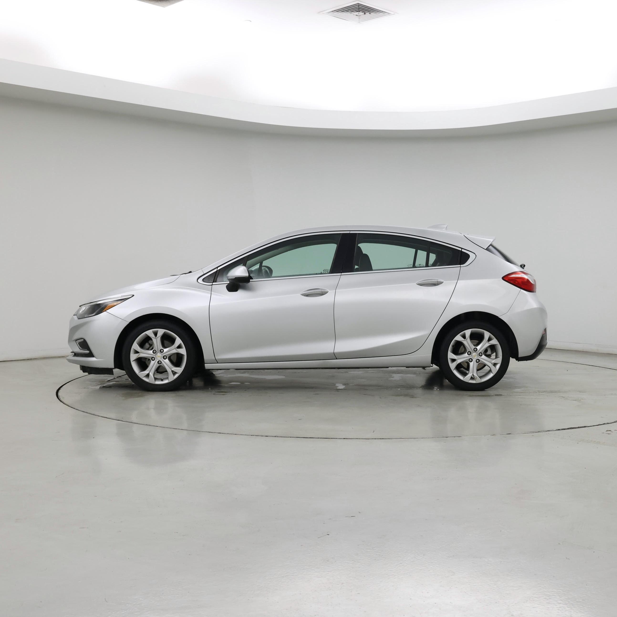 Thumbnail: 2018 Chevrolet Cruze - 3