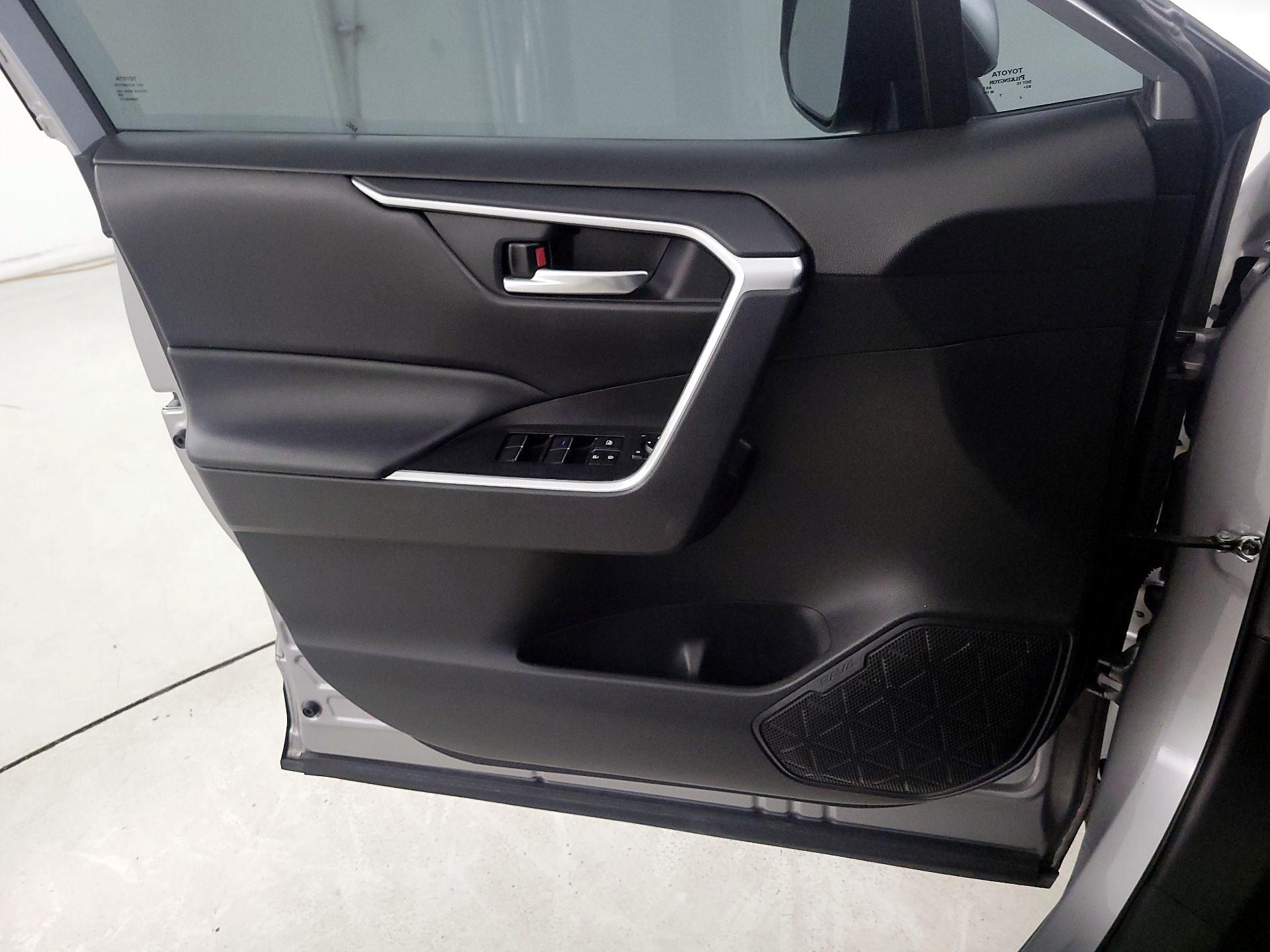 Thumbnail: 2021 Toyota RAV4 - 12