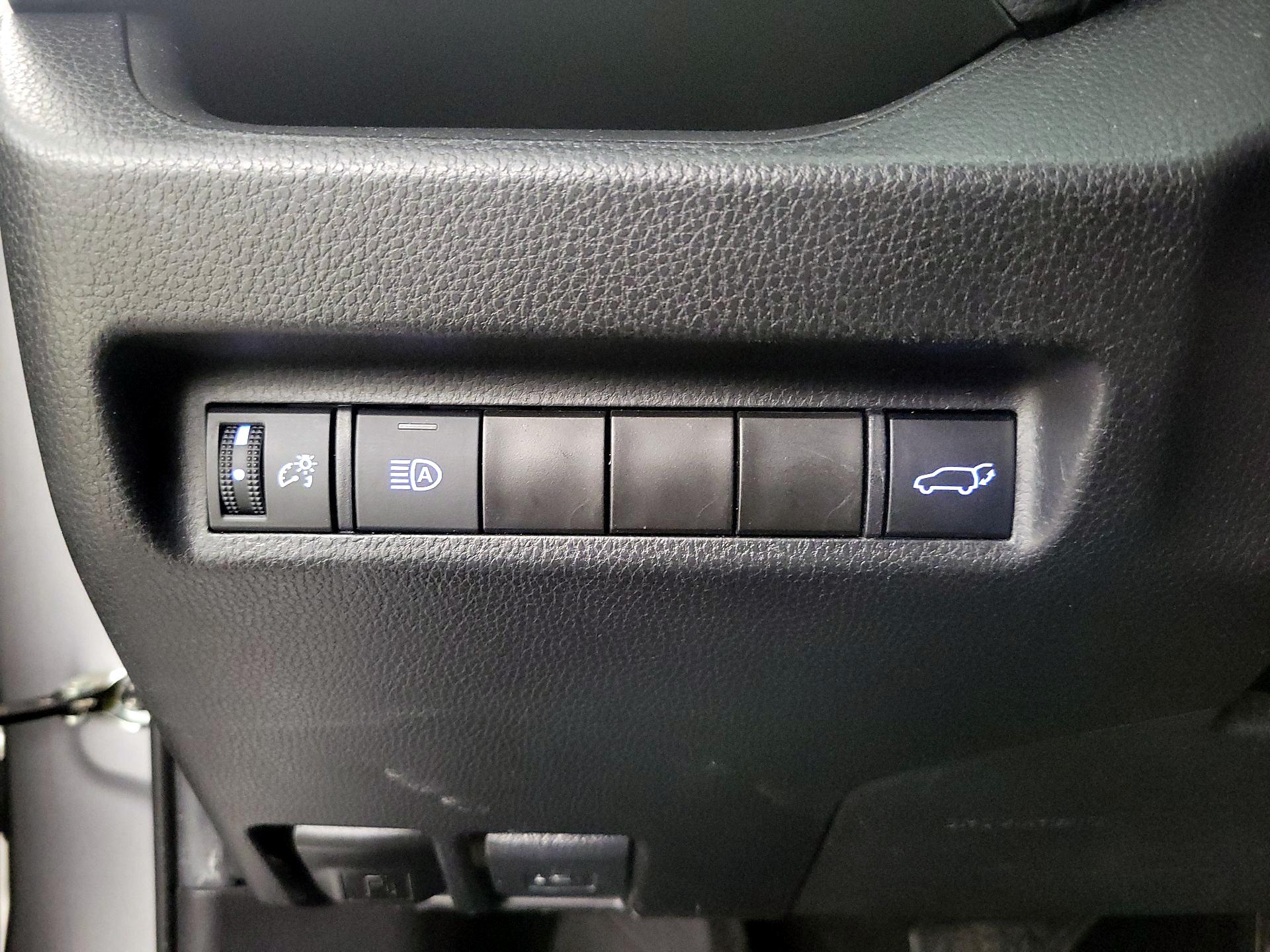 Thumbnail: 2021 Toyota RAV4 - 13