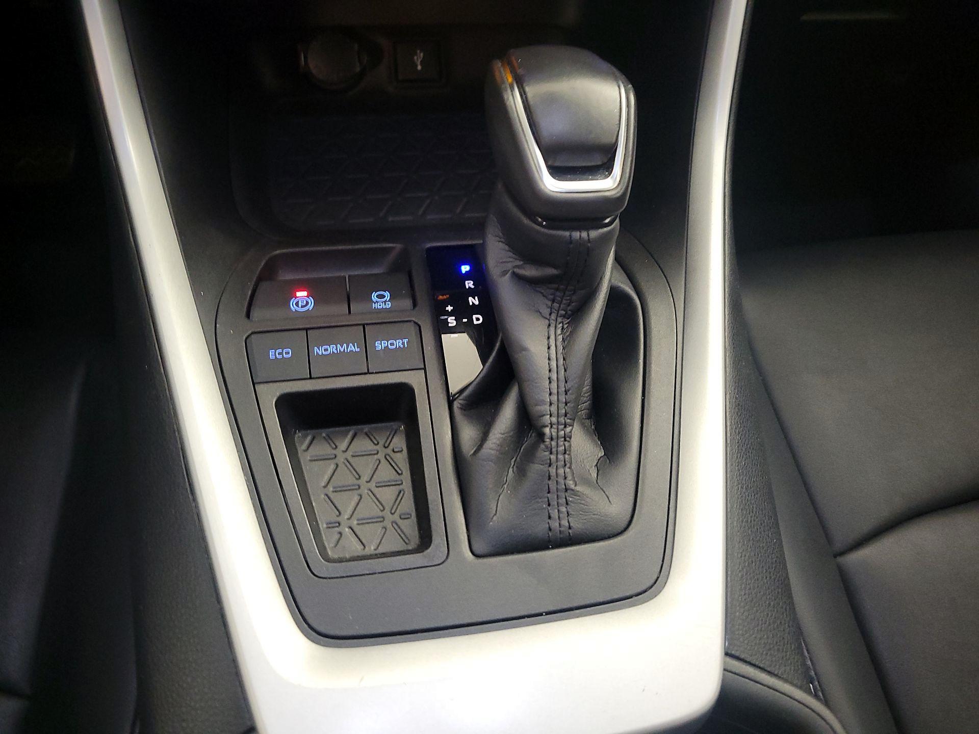 Thumbnail: 2021 Toyota RAV4 - 17