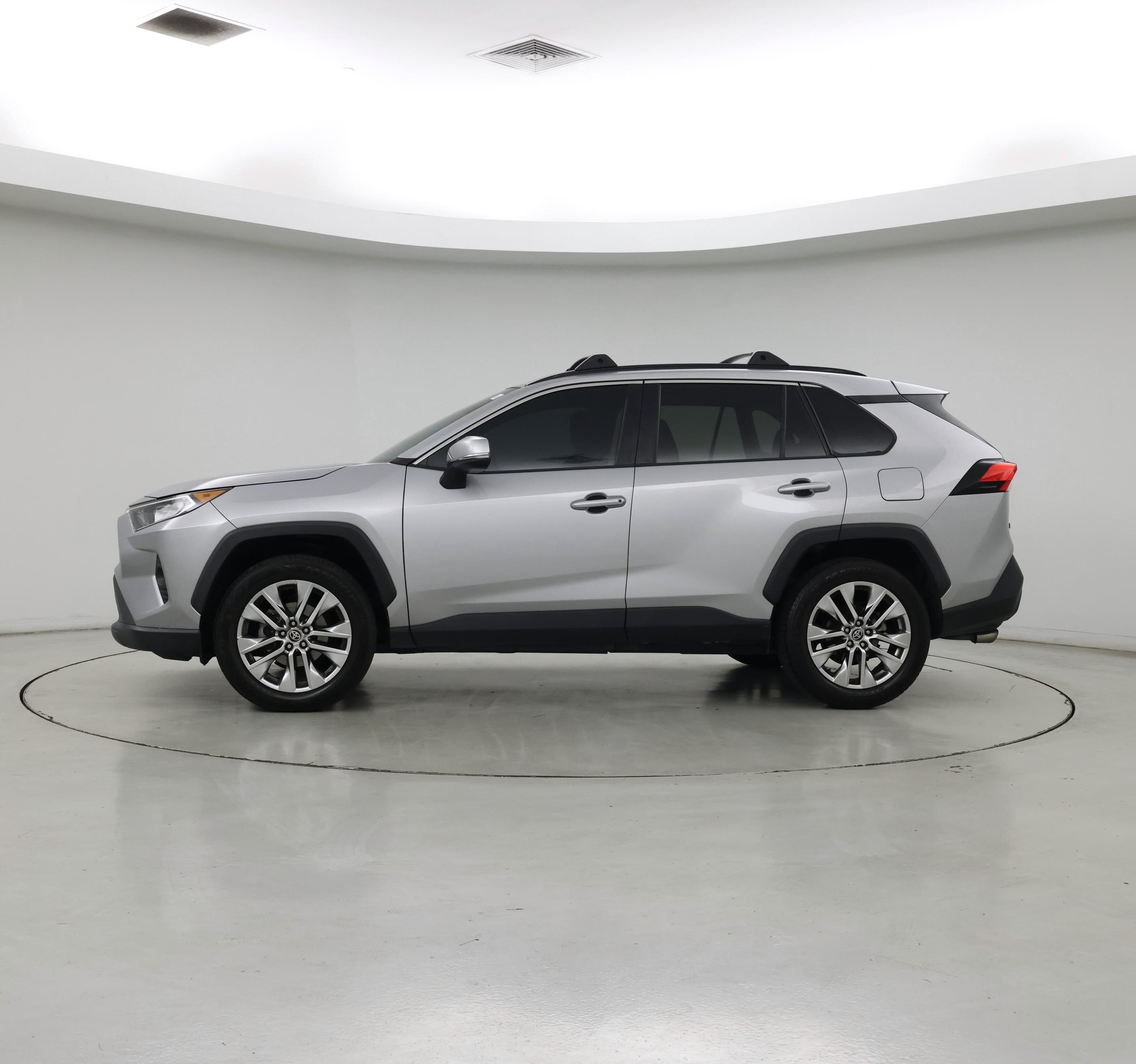Thumbnail: 2021 Toyota RAV4 - 3