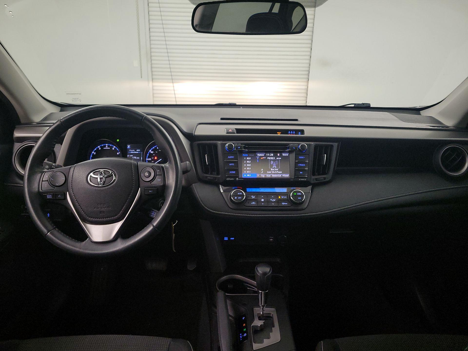 Thumbnail: 2017 Toyota RAV4 - 9