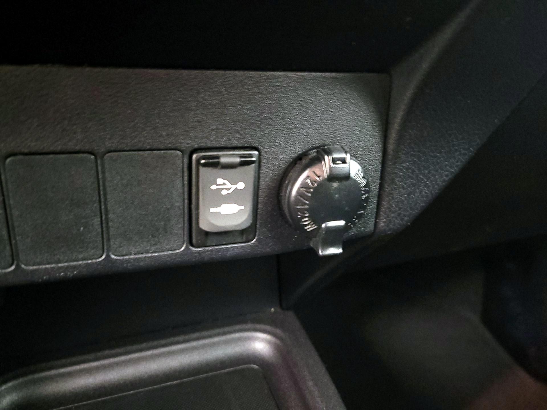 Thumbnail: 2017 Toyota RAV4 - 18