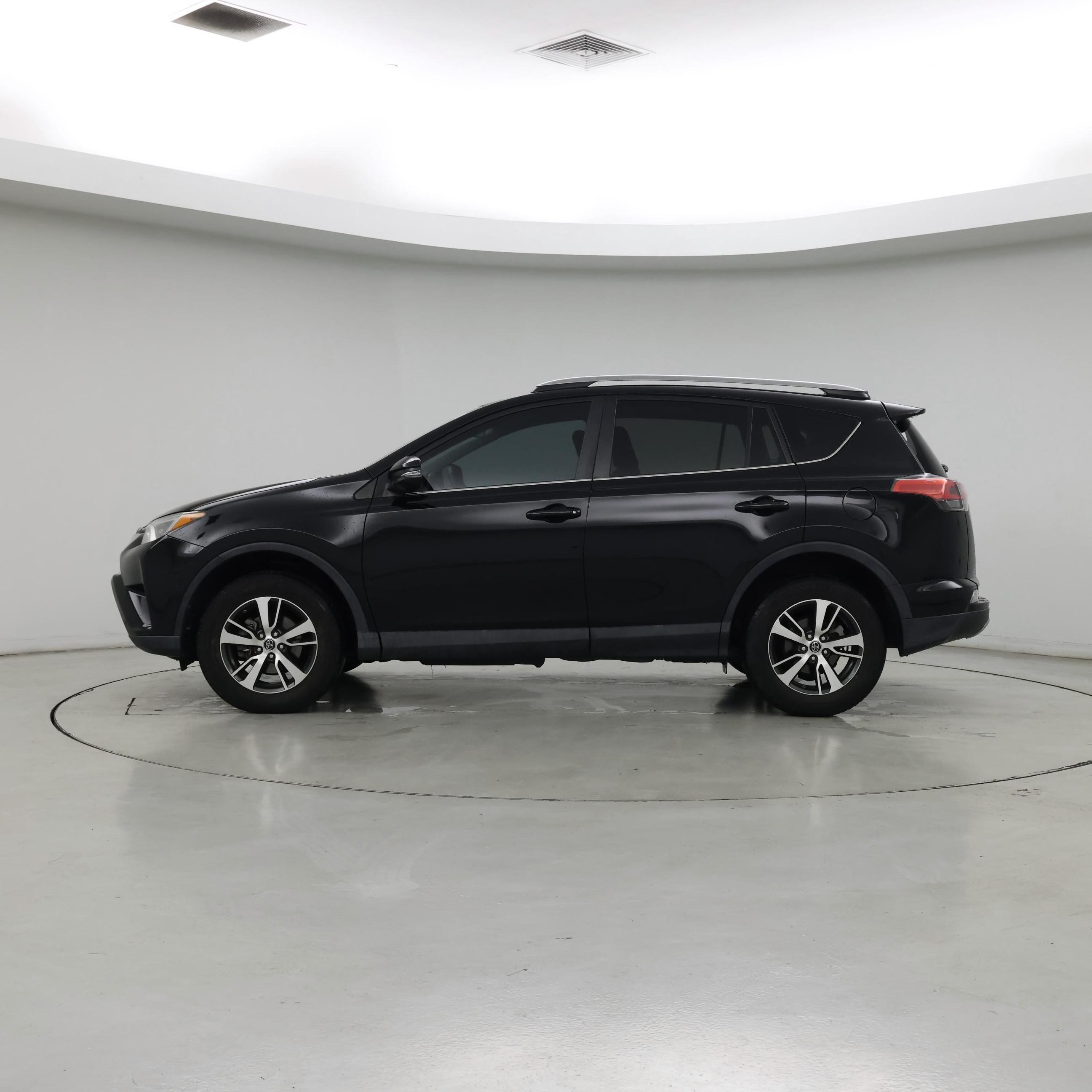 Thumbnail: 2017 Toyota RAV4 - 3