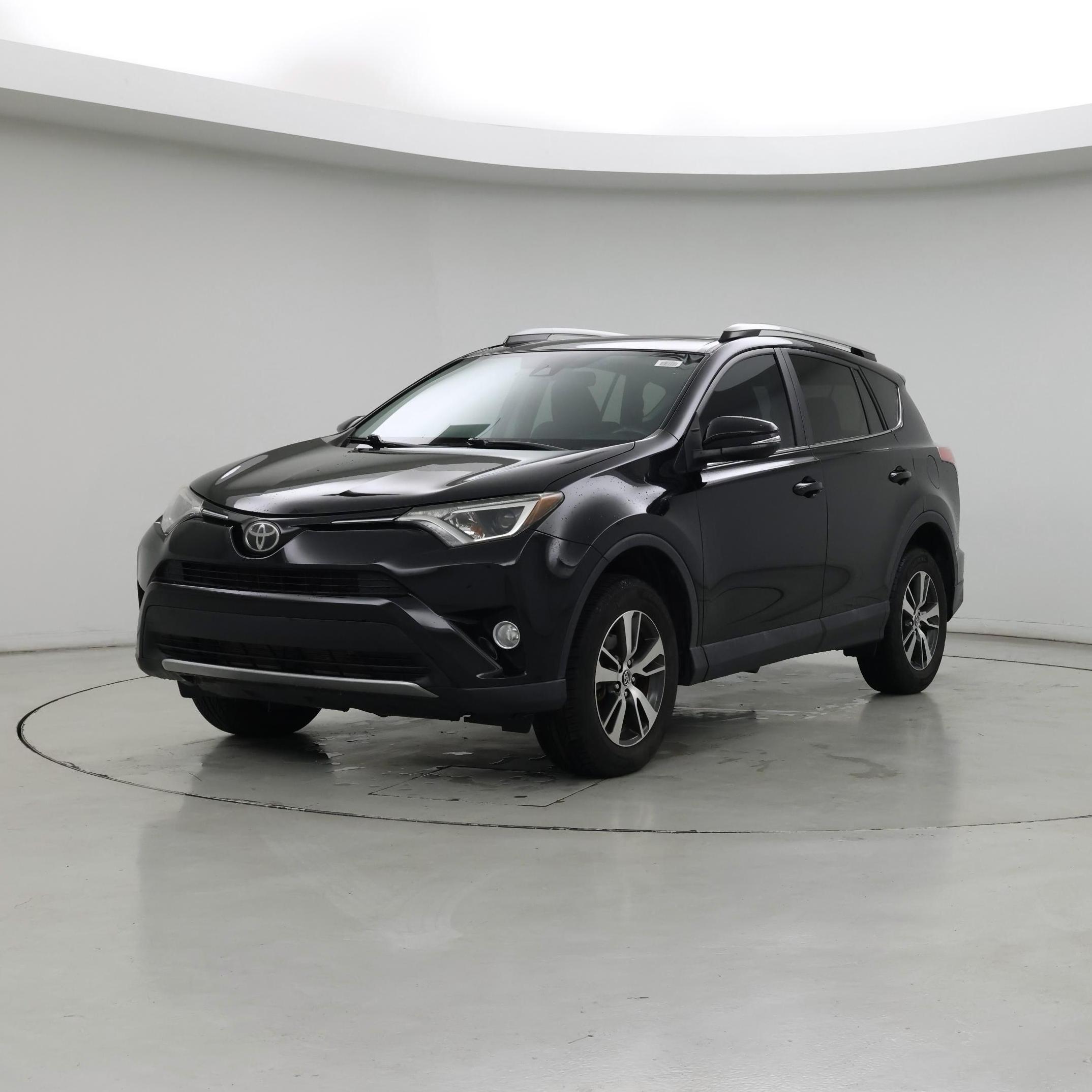 Thumbnail: 2017 Toyota RAV4 - 4