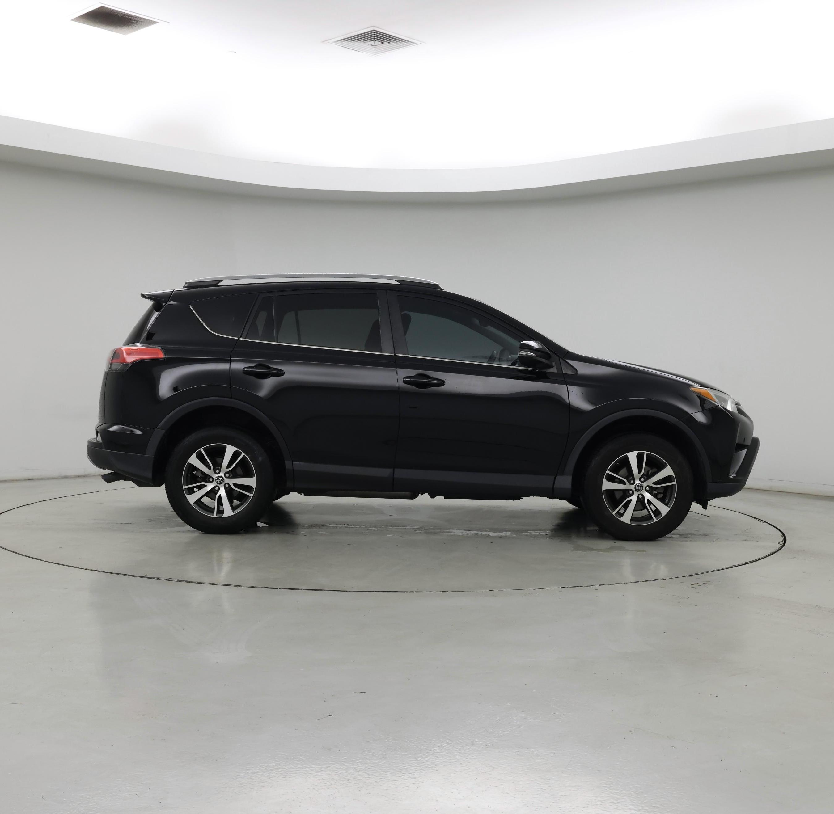 Thumbnail: 2017 Toyota RAV4 - 7