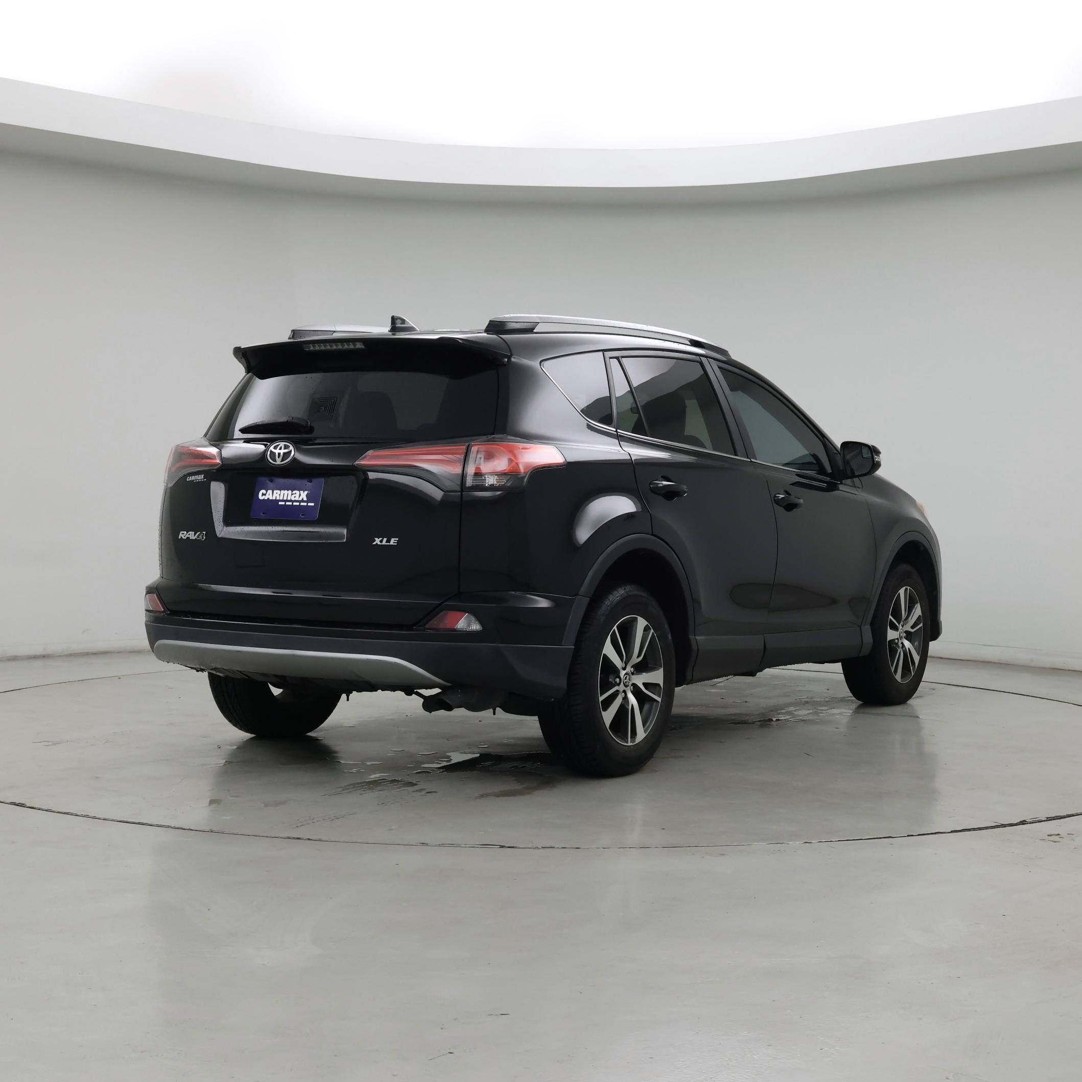 Thumbnail: 2017 Toyota RAV4 - 8