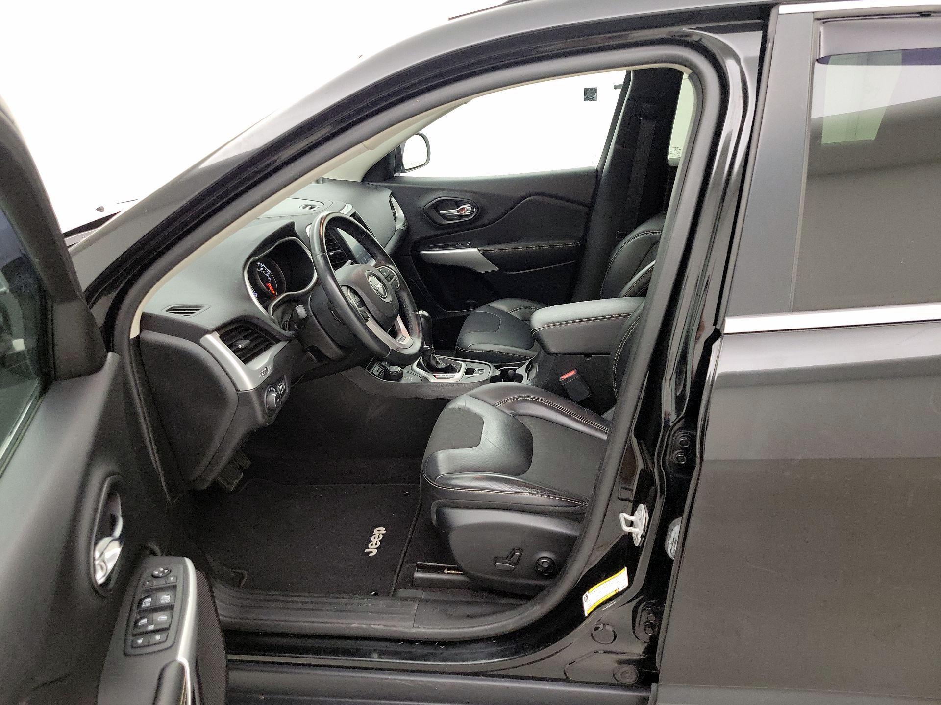 Thumbnail: 2018 Jeep Cherokee - 11