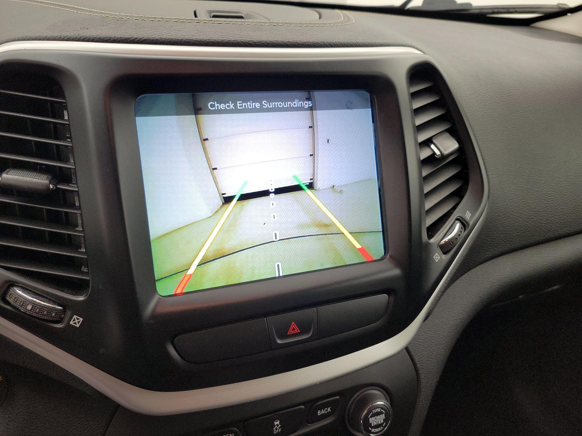 Thumbnail: 2018 Jeep Cherokee - 14