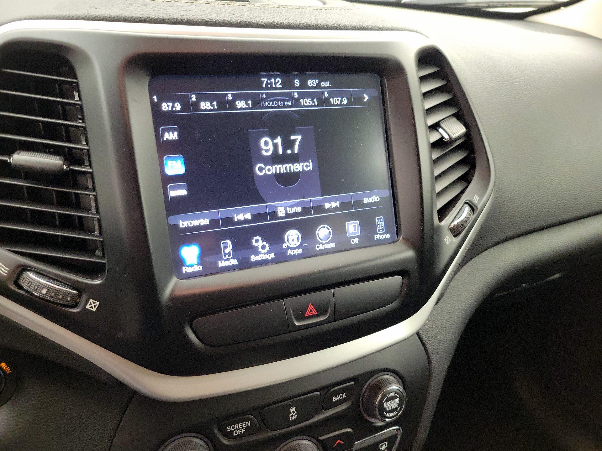 Thumbnail: 2018 Jeep Cherokee - 15