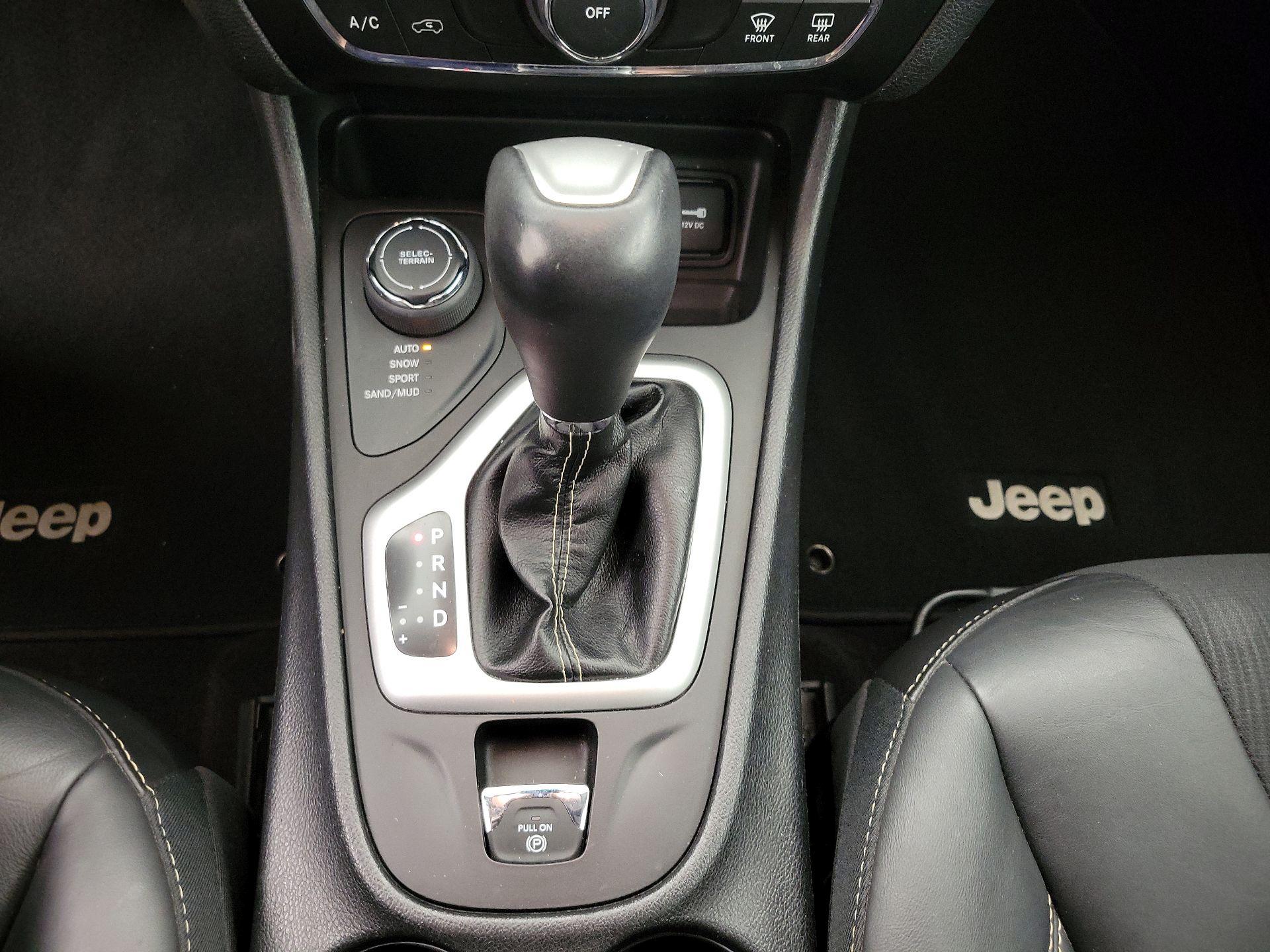 Thumbnail: 2018 Jeep Cherokee - 17