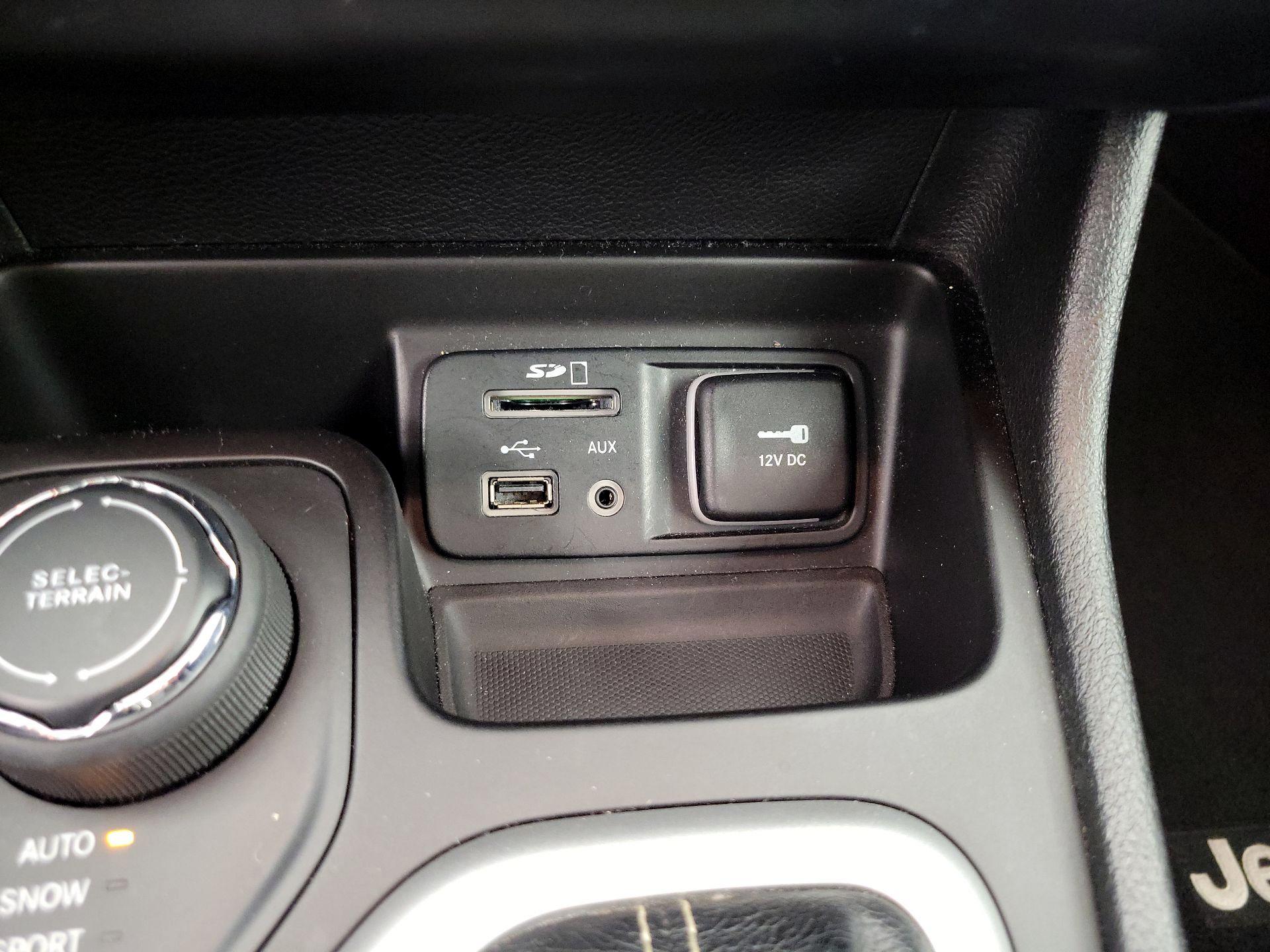 Thumbnail: 2018 Jeep Cherokee - 18