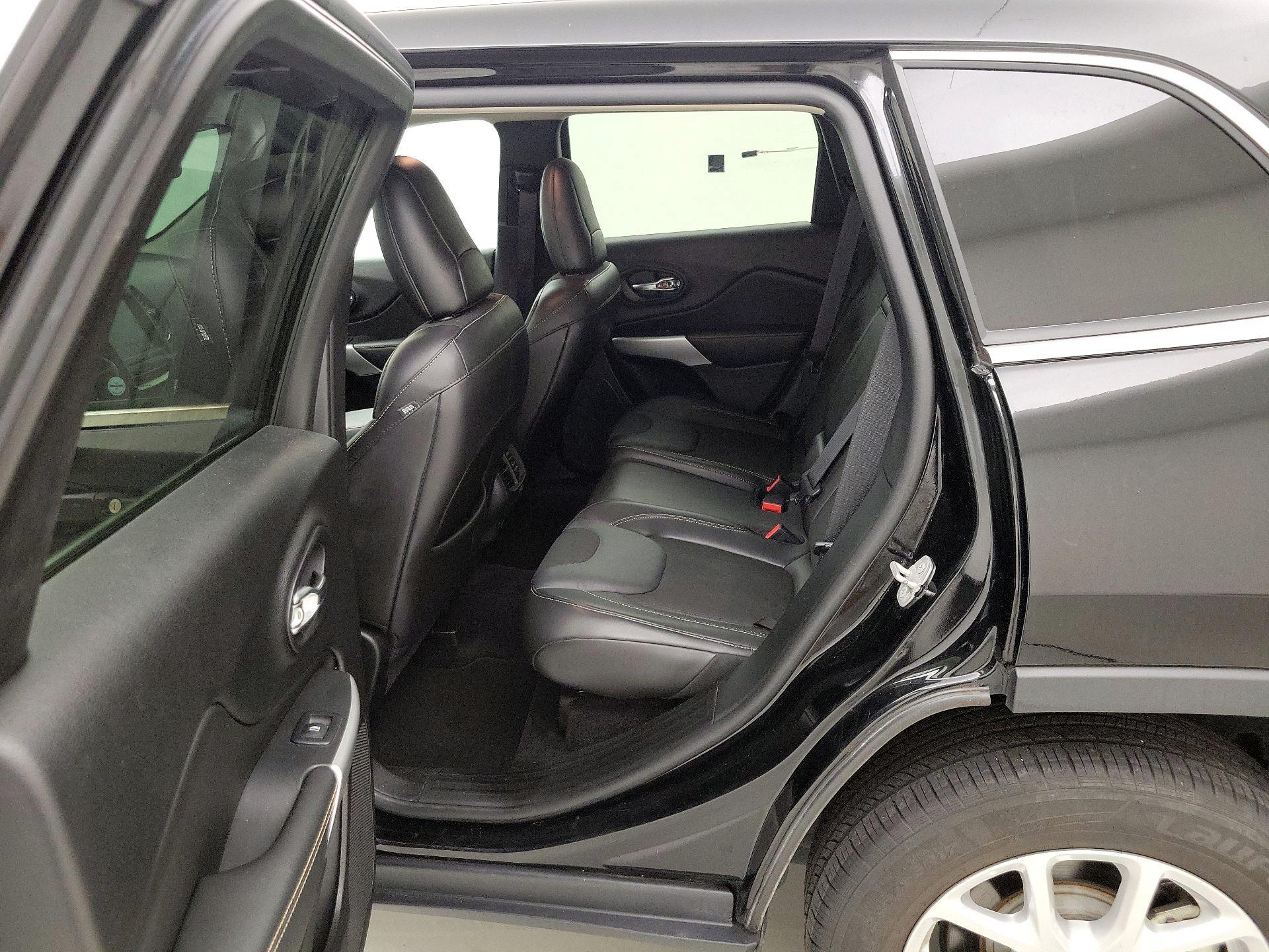 Thumbnail: 2018 Jeep Cherokee - 19